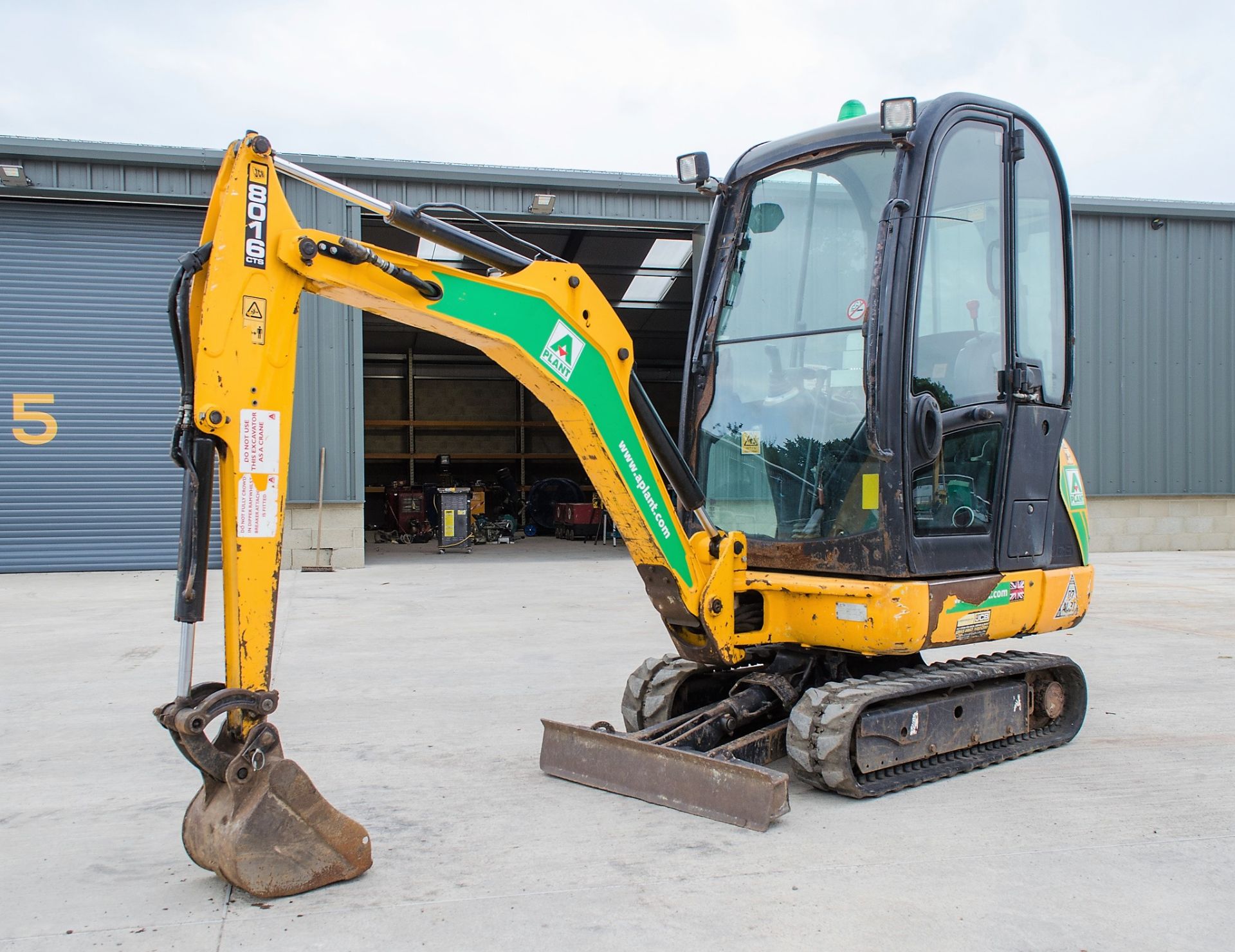JCB 8016 CTS 1.5 tonne rubber tracked mini excavator Year: 2015 S/N: 2071738 Recorded Hours: 1882