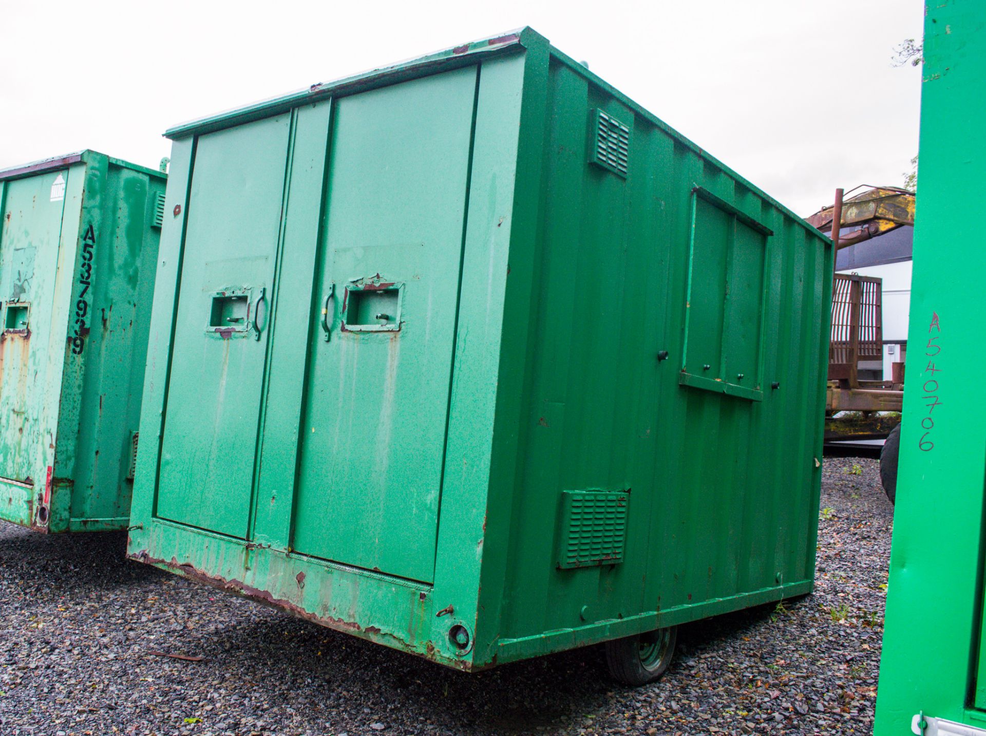 Ground Hog 12' by 8' fast tow self lowering welfare unit    c/w canteen area, toilet room, generator - Image 5 of 12