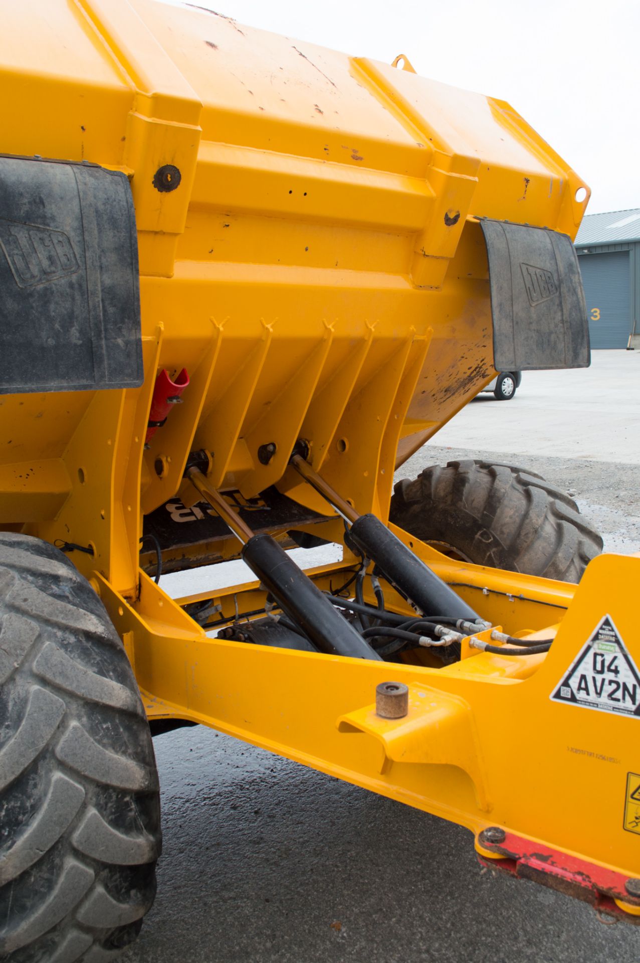 JCB 9T-1 9 tonne straight skip dumper  Year: 2018 S/N: 561853 Recorded Hours: 1307 - Image 14 of 19