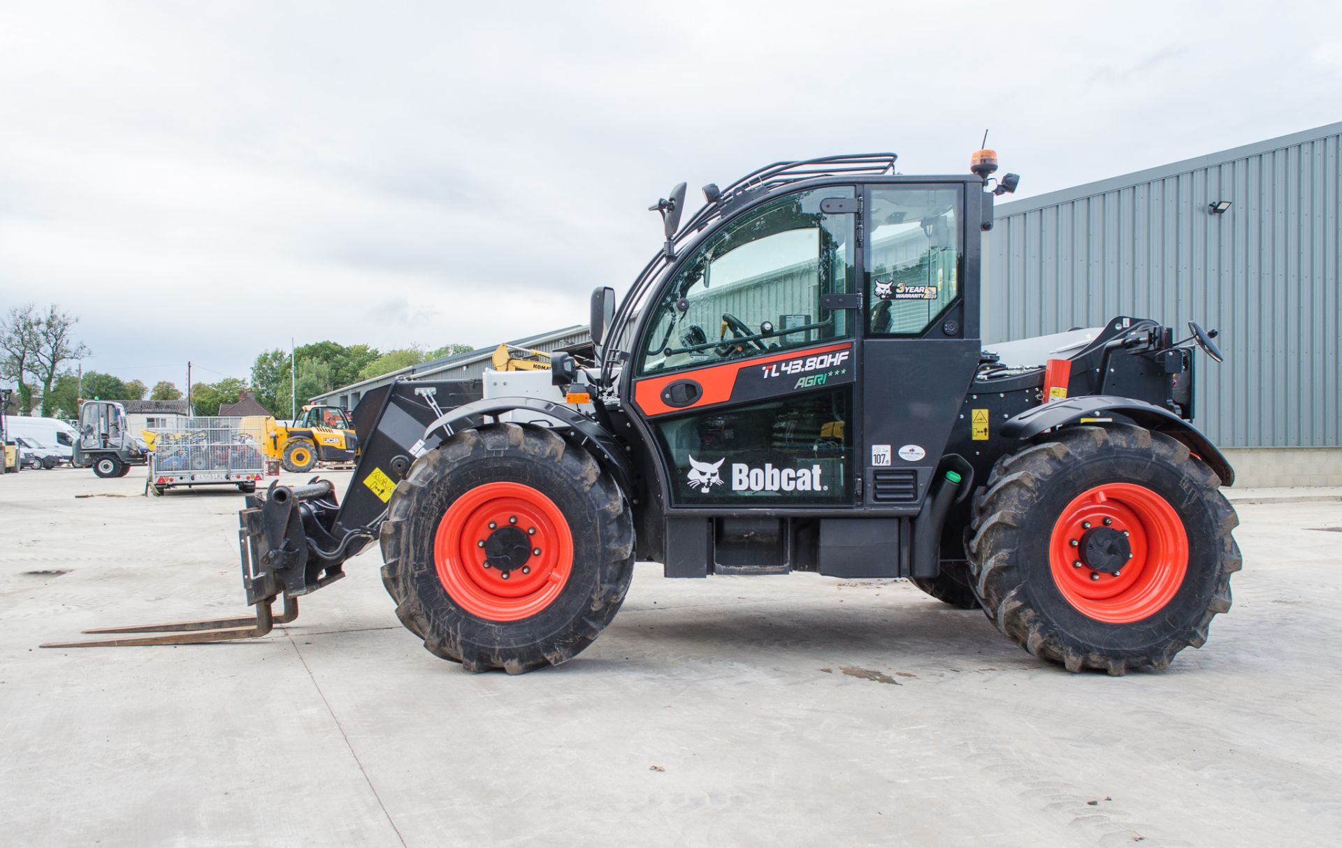 Bobcat TL 43.80 HF Agri 8 metre Agrispec telescopic handler Year: 2020 First registration date: 2021 - Image 7 of 25