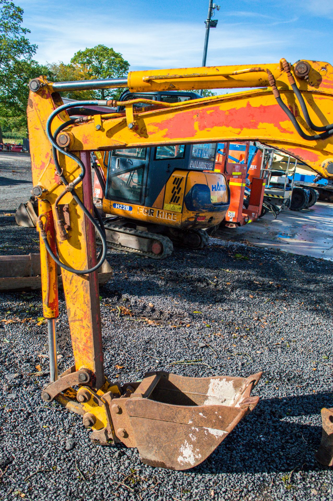 JCB 802 2.4 tonne rubber tracked mini excavator S/N: 0732149 blade, piped, manual quick hitch & 2 - Image 12 of 17