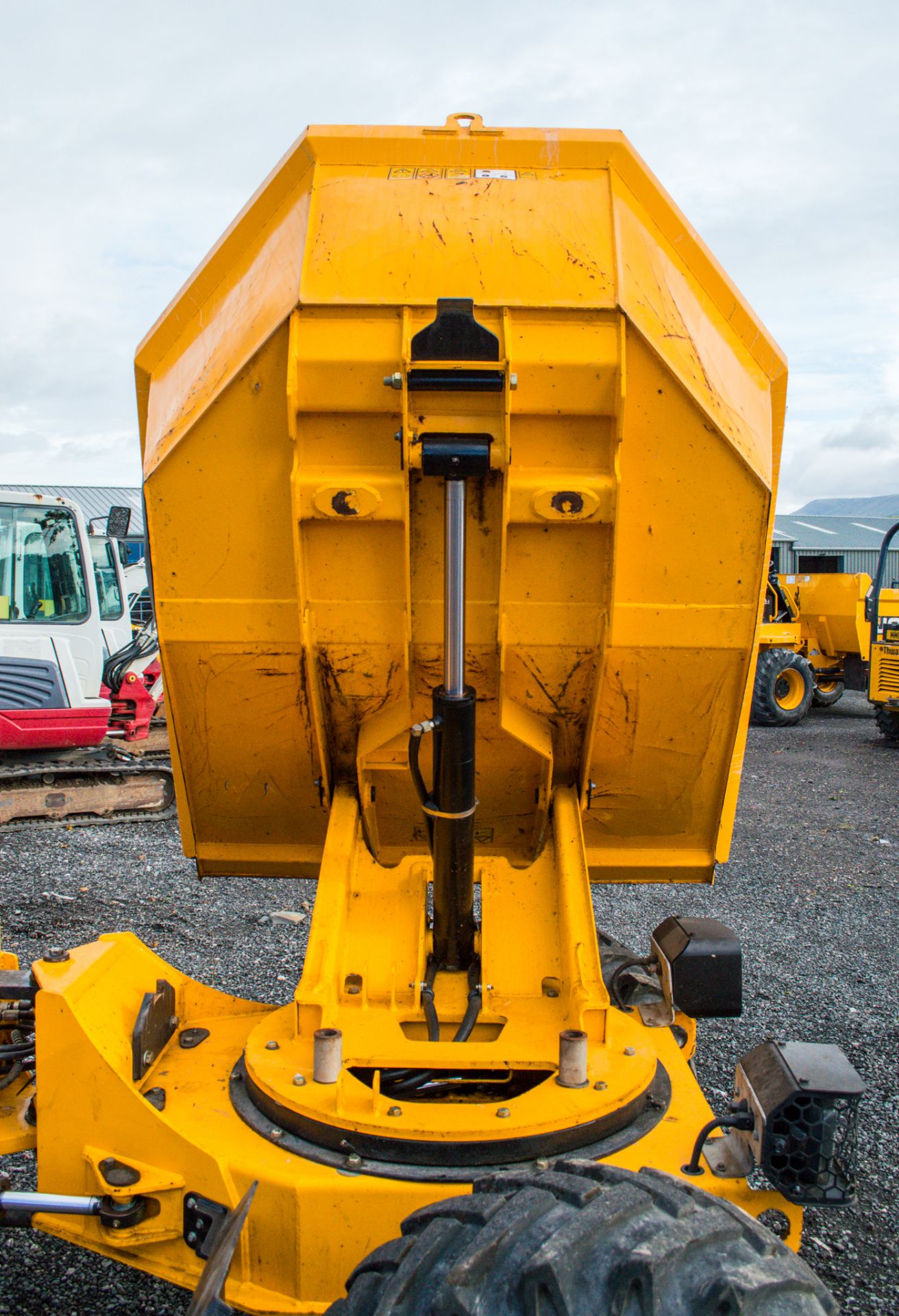 JCB 3T - 1 3 tonne swivel skip dumper  Year: 2019 S/N: 2780830 Recorded Hours: 668 c/w road light - Image 14 of 16