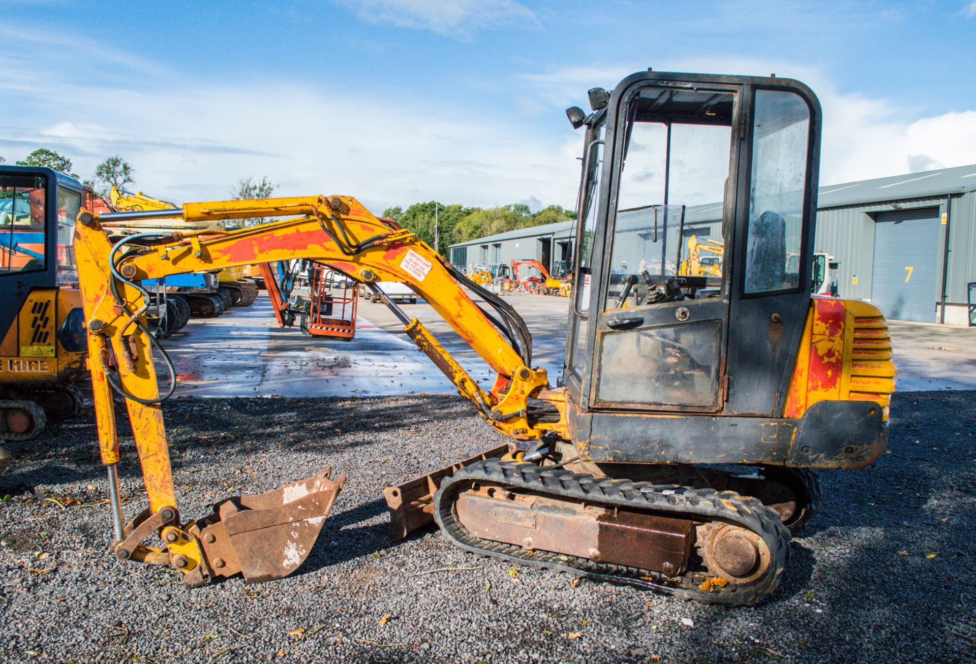 JCB 802 2.4 tonne rubber tracked mini excavator S/N: 0732149 blade, piped, manual quick hitch & 2 - Image 16 of 17