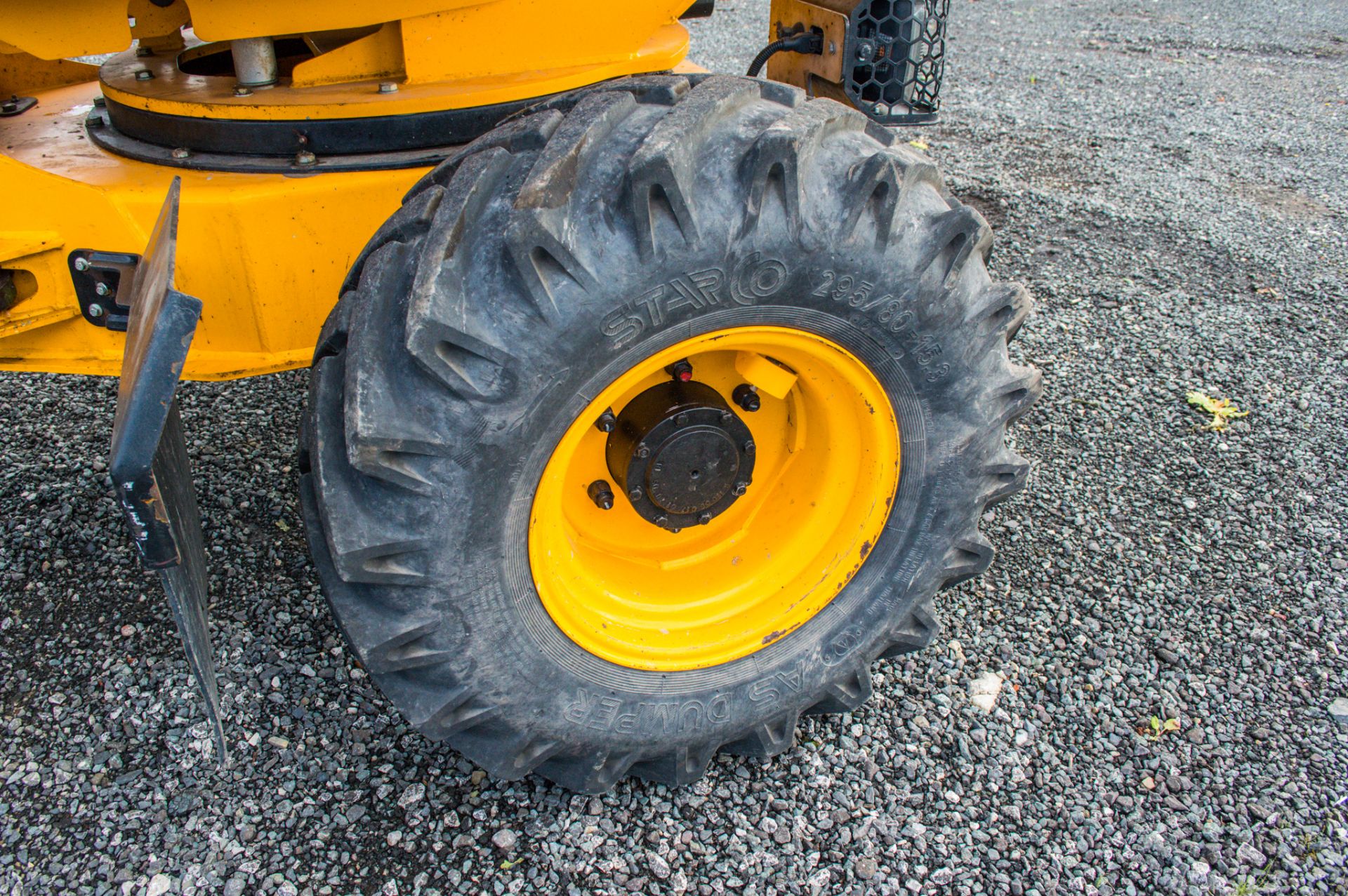 JCB 3T - 1 3 tonne swivel skip dumper  Year: 2019 S/N: 2780830 Recorded Hours: 668 c/w road light - Image 12 of 16