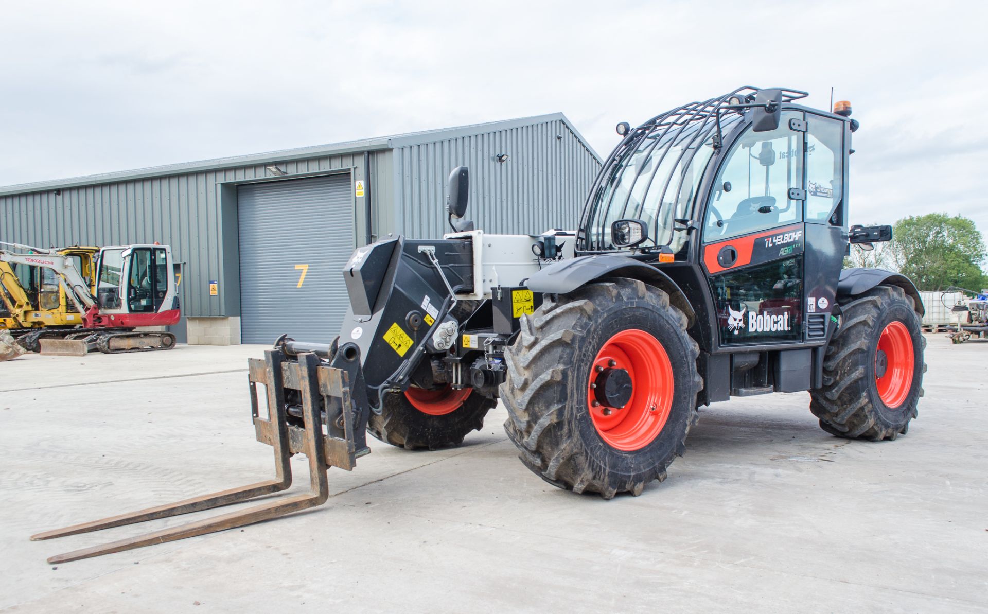 Bobcat TL 43.80 HF Agri 8 metre Agrispec telescopic handler Year: 2020 First registration date: 2021