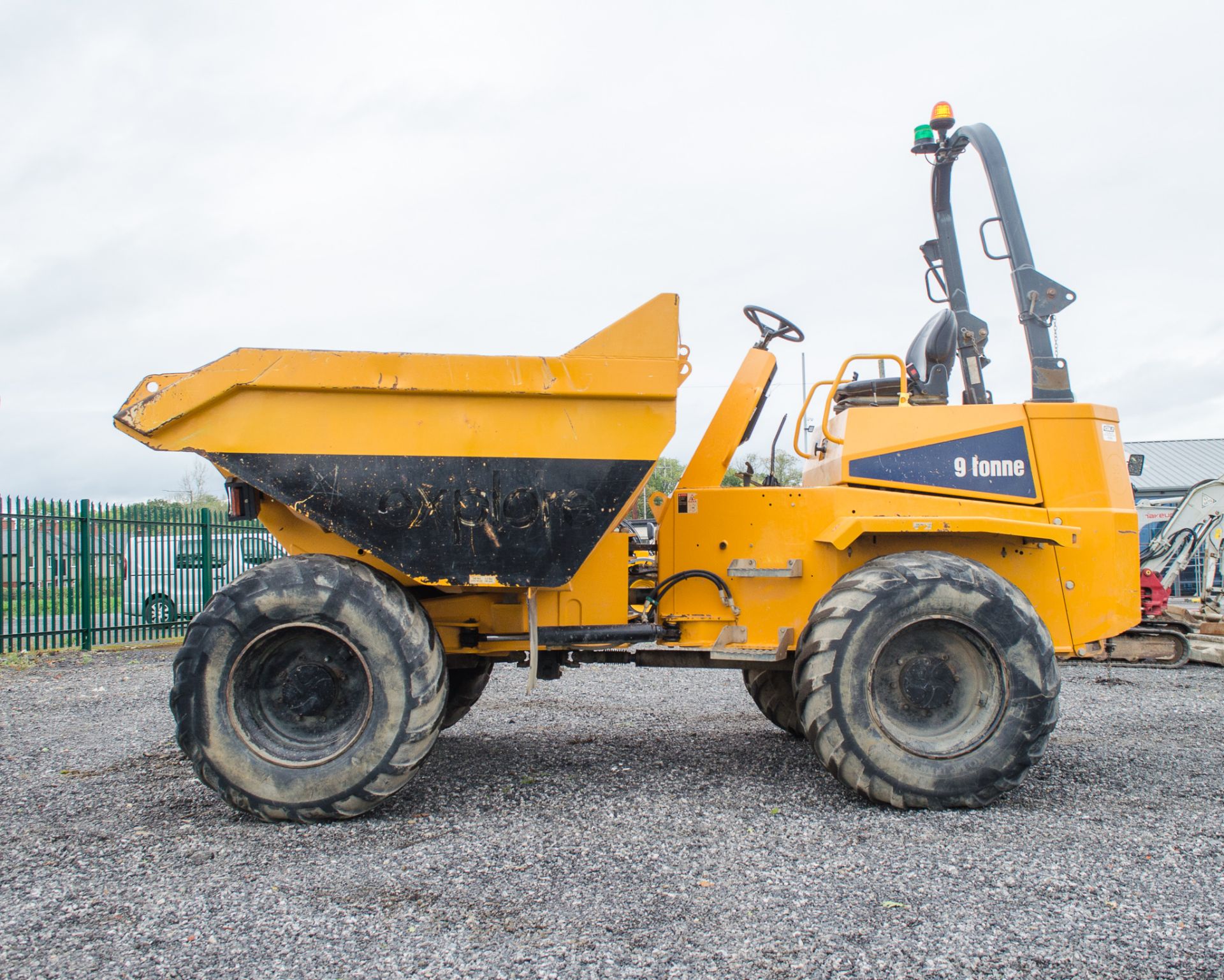 Thwaites 9 tonne straight skip dumper Year: 2018 S/N: 1685 Recorded Hours: 1822 c/w road light kit - Image 7 of 22