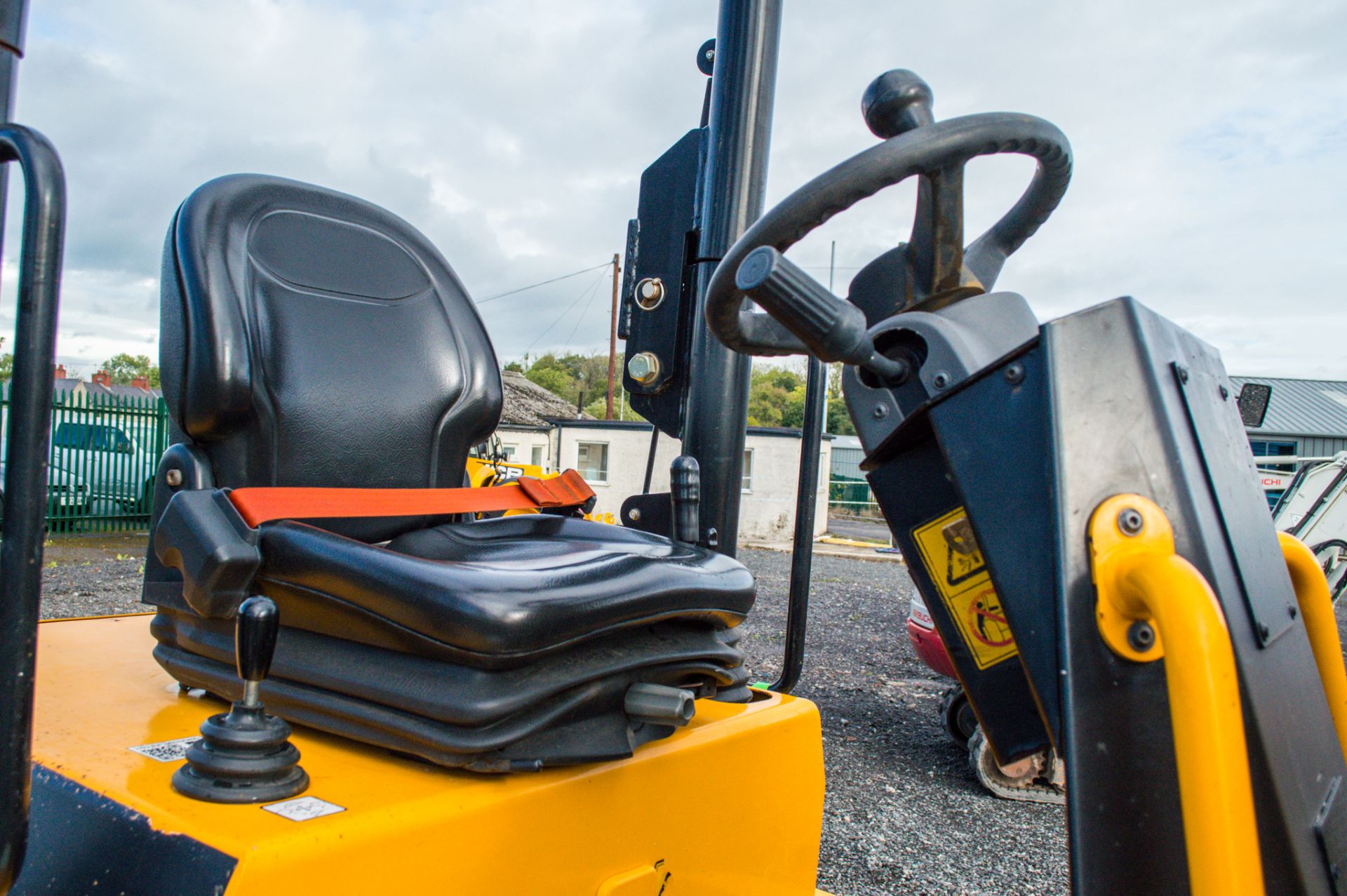 JCB 3T - 1 3 tonne swivel skip dumper  Year: 2019 S/N: 2780830 Recorded Hours: 668 c/w road light - Image 15 of 16