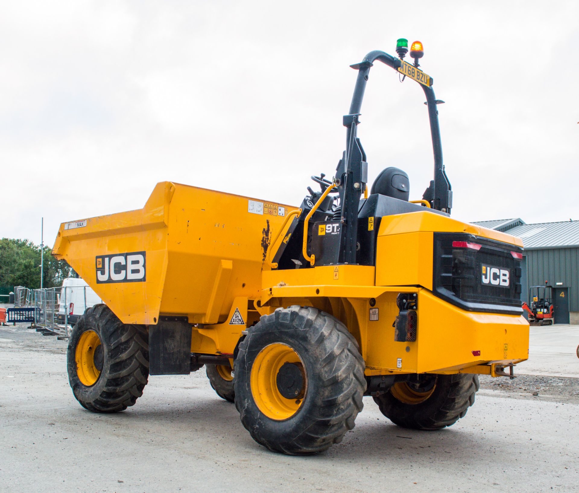 JCB 9T-1 9 tonne straight skip dumper  Year: 2018 S/N: 561853 Recorded Hours: 1307 - Image 4 of 19