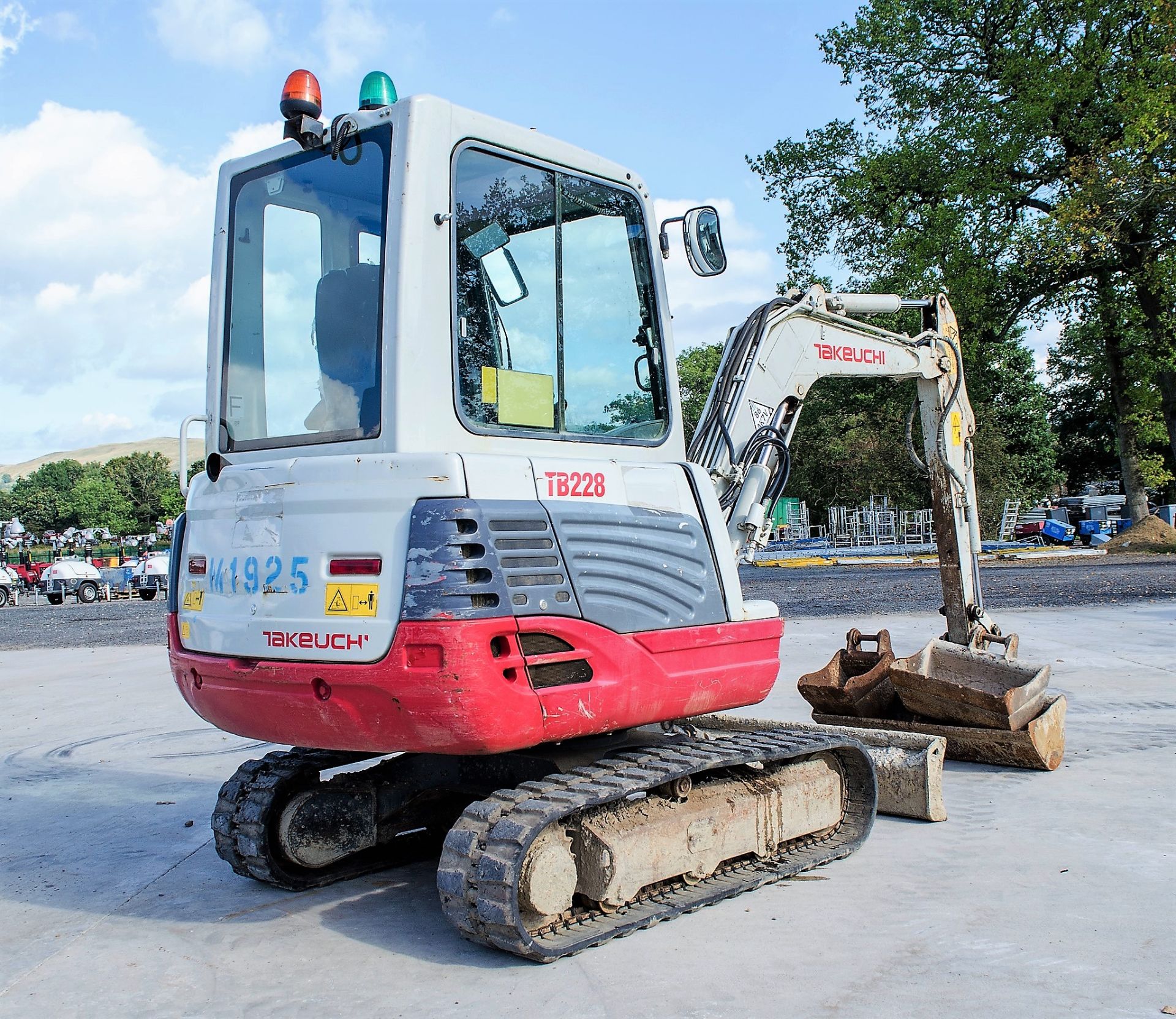 Takeuchi TB228 2.8 tonne rubber tracked mini excavator Year: 2015 S/N: 122804180 Recorded Hours: - Image 4 of 19