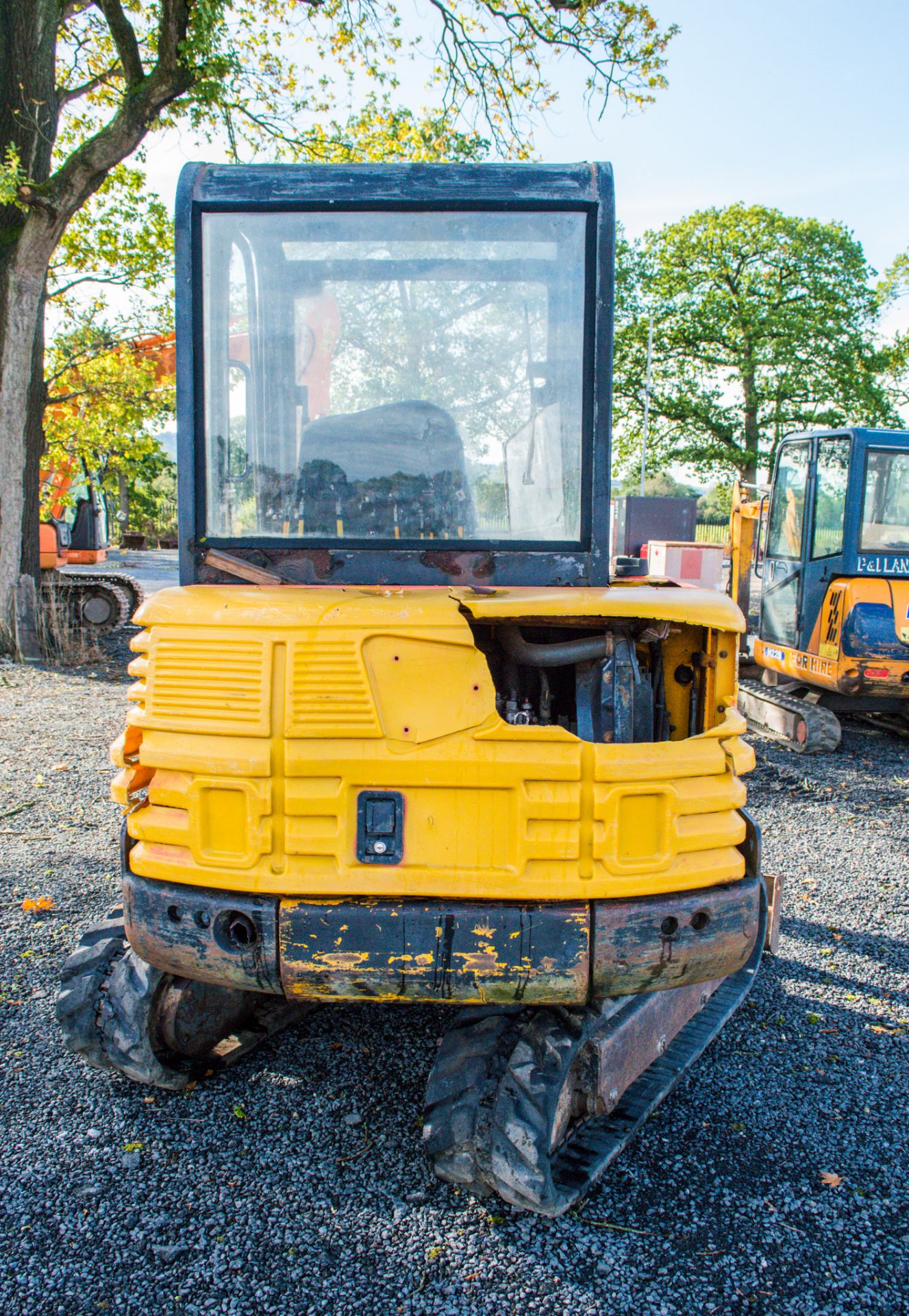 JCB 802 2.4 tonne rubber tracked mini excavator S/N: 0732149 blade, piped, manual quick hitch & 2 - Image 6 of 17