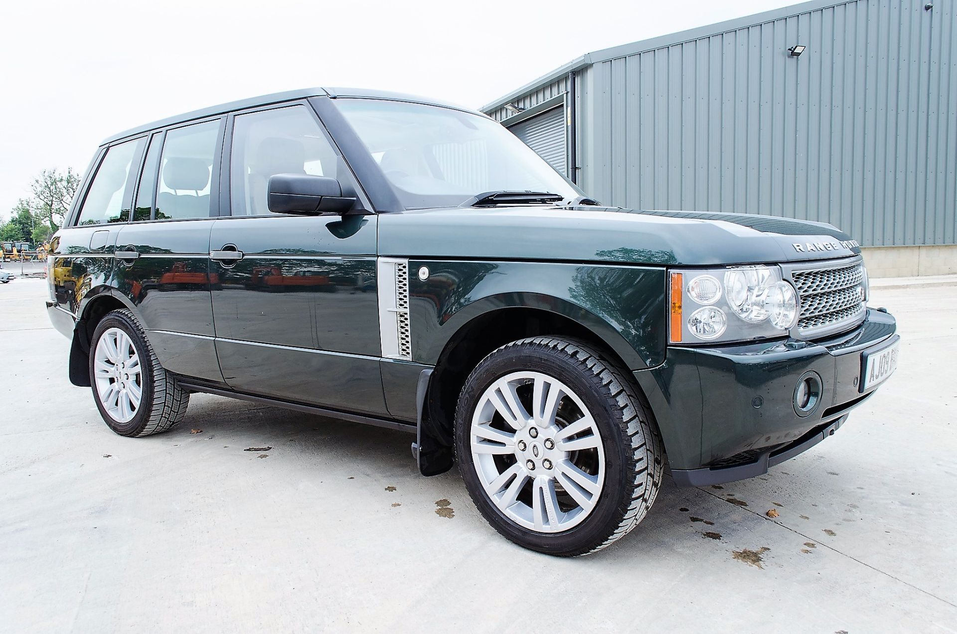 Range Rover Vogue SE TDV8 3.6 diesel 5 door 4wd estate car Registration Number: AJ09 BXU Date of - Image 2 of 33