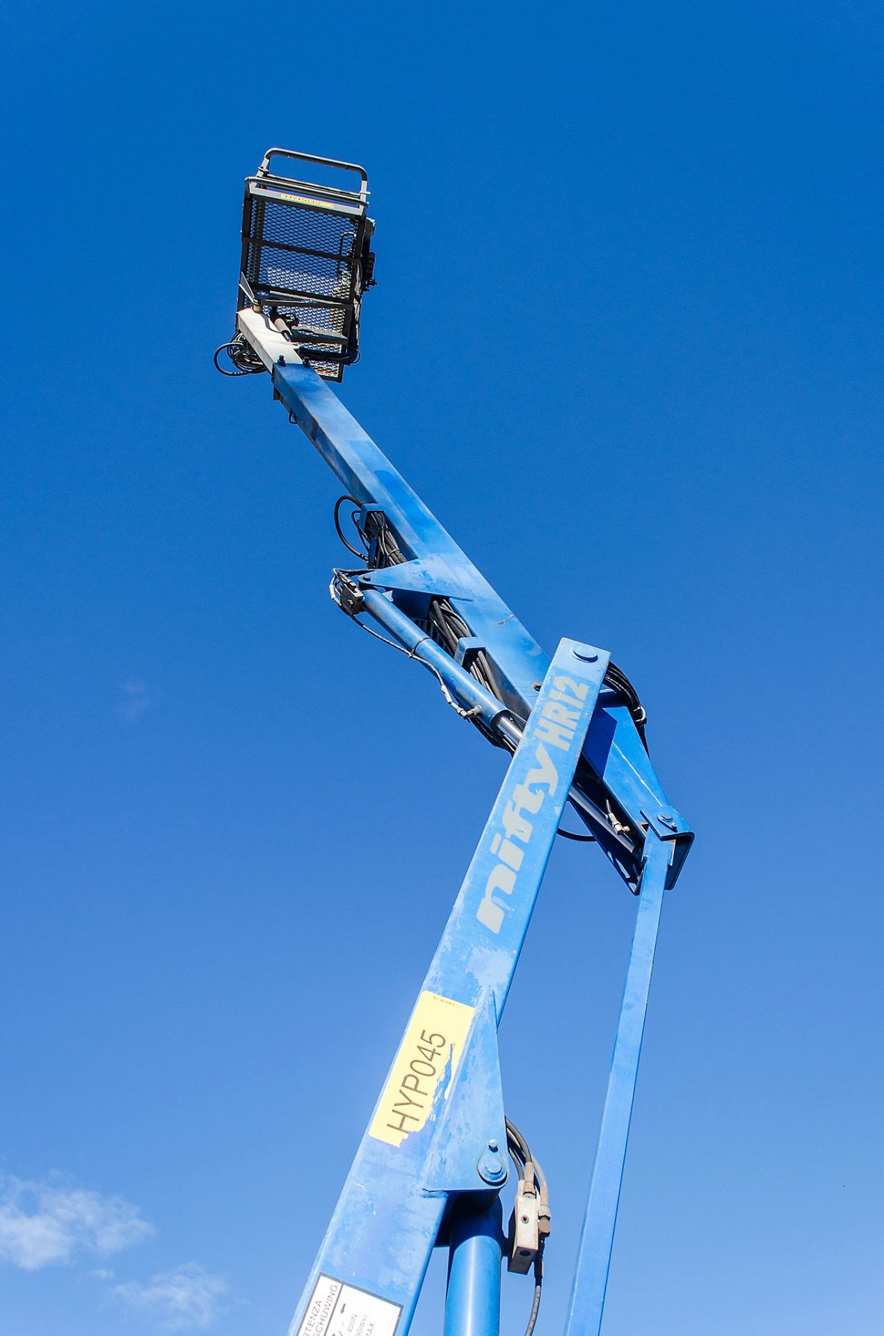 Nifty HR12 NDE diesel driven/battery electric articulated boom lift  Year: 2006  S/N: 12-13635 - Image 8 of 17