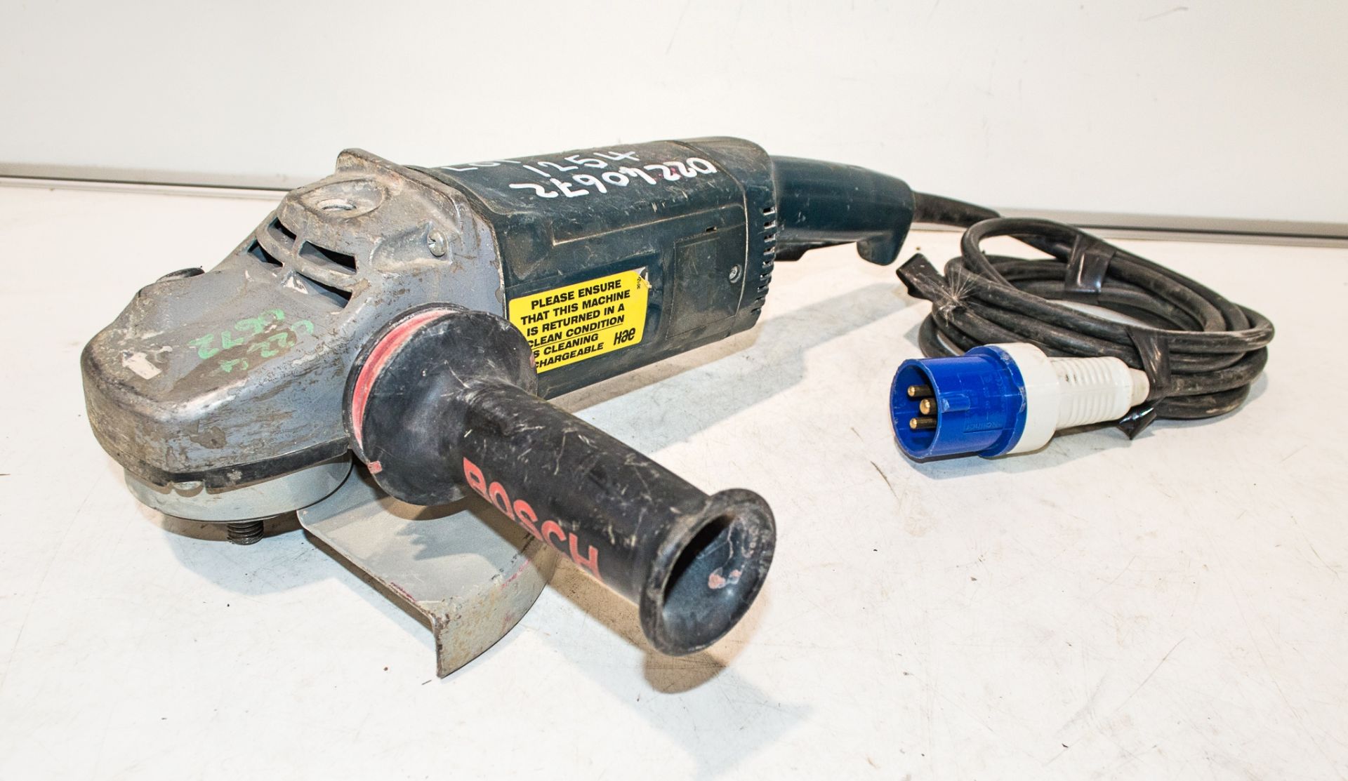 Bosch 240v angle grinder 02240672