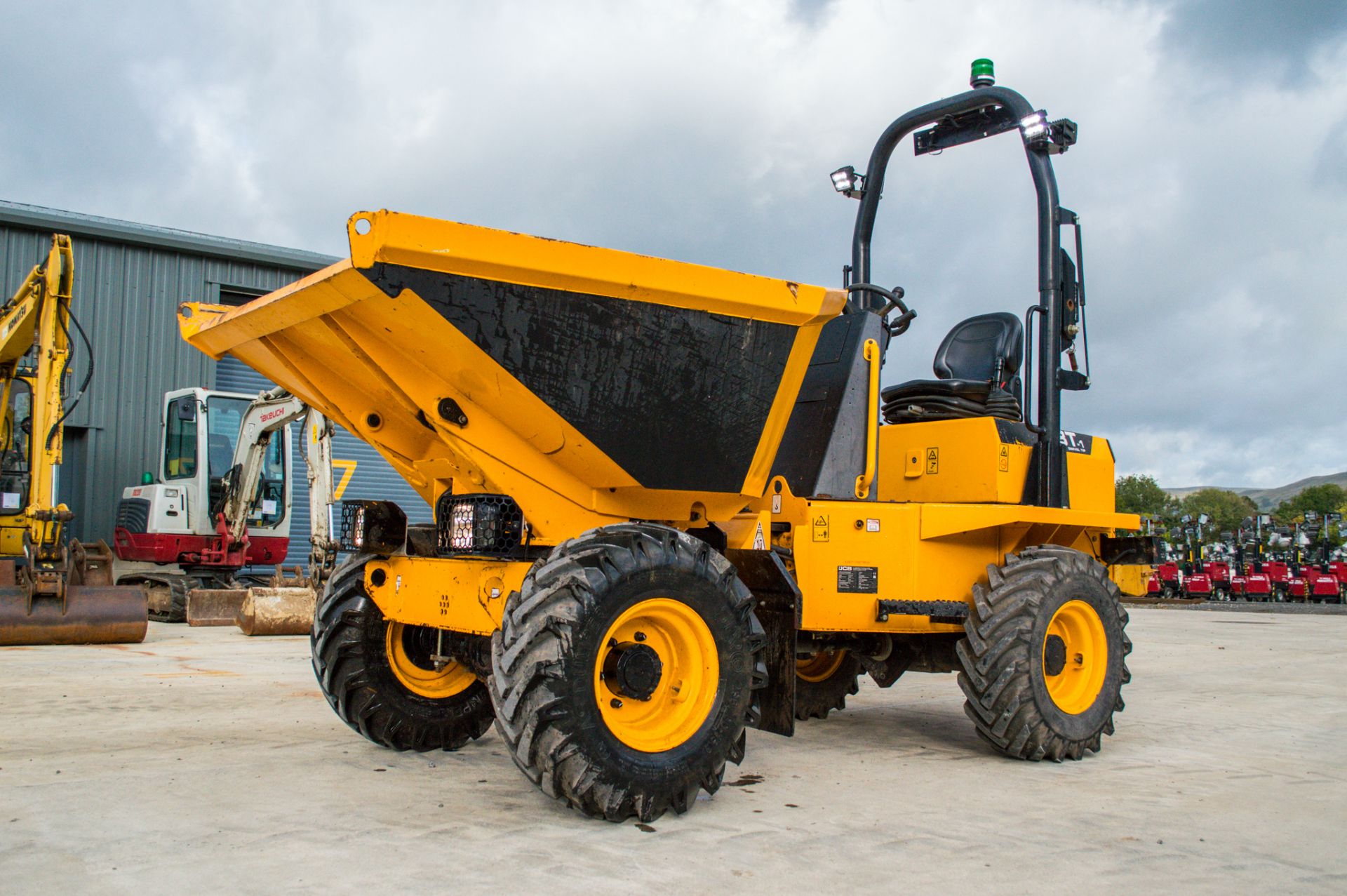 JCB 3T - 1 3 tonne swivel skip dumper  Year: 2019 S/N: 2780820 Recorded Hours: 564 c/w road light