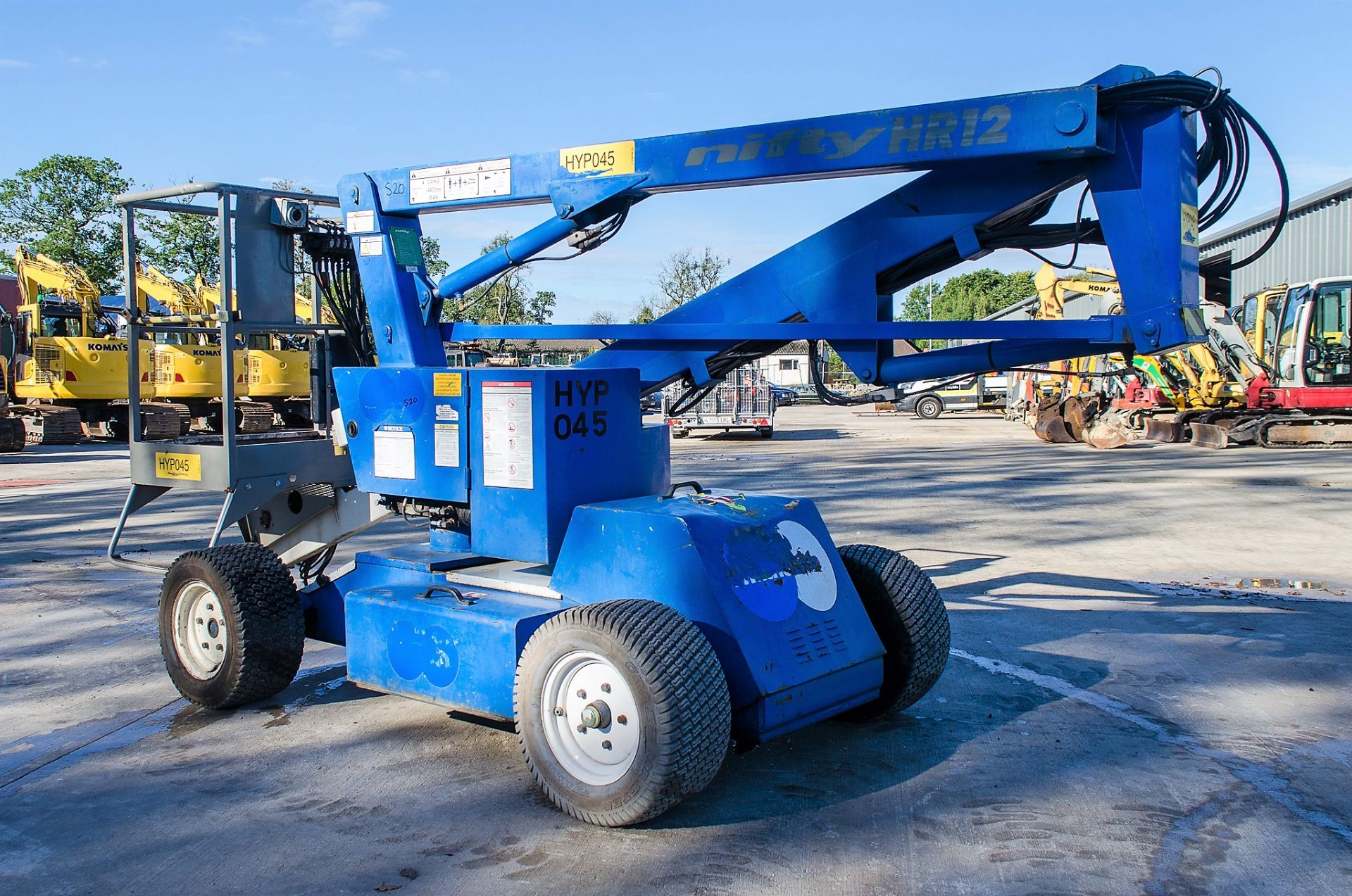 Nifty HR12 NDE diesel driven/battery electric articulated boom lift  Year: 2006  S/N: 12-13635 - Image 3 of 17