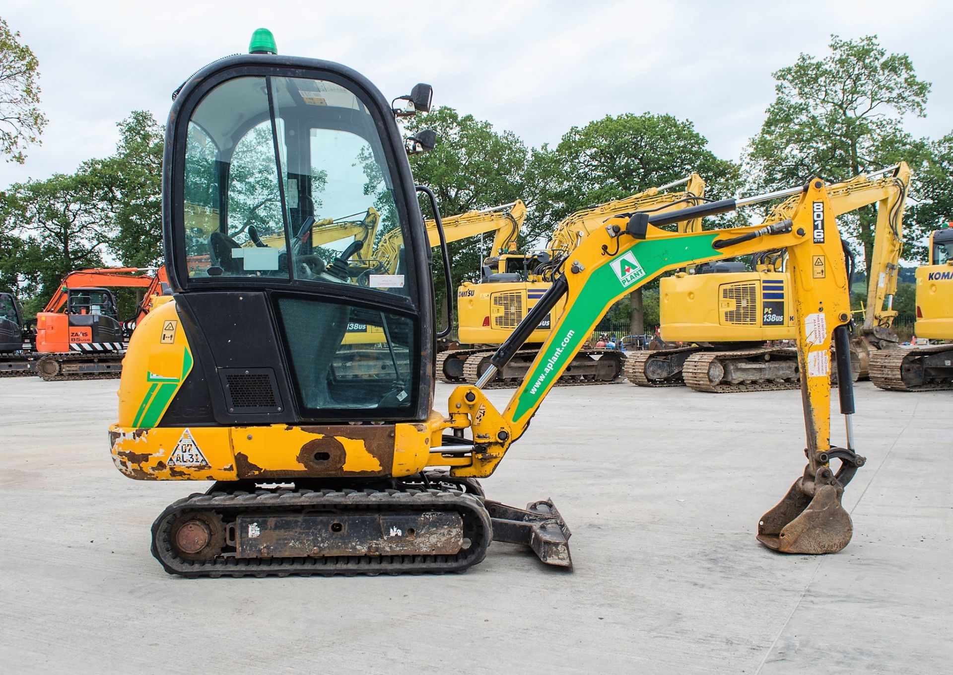 JCB 8016 CTS 1.5 tonne rubber tracked mini excavator Year: 2015 S/N: 2071738 Recorded Hours: 1882 - Image 8 of 20