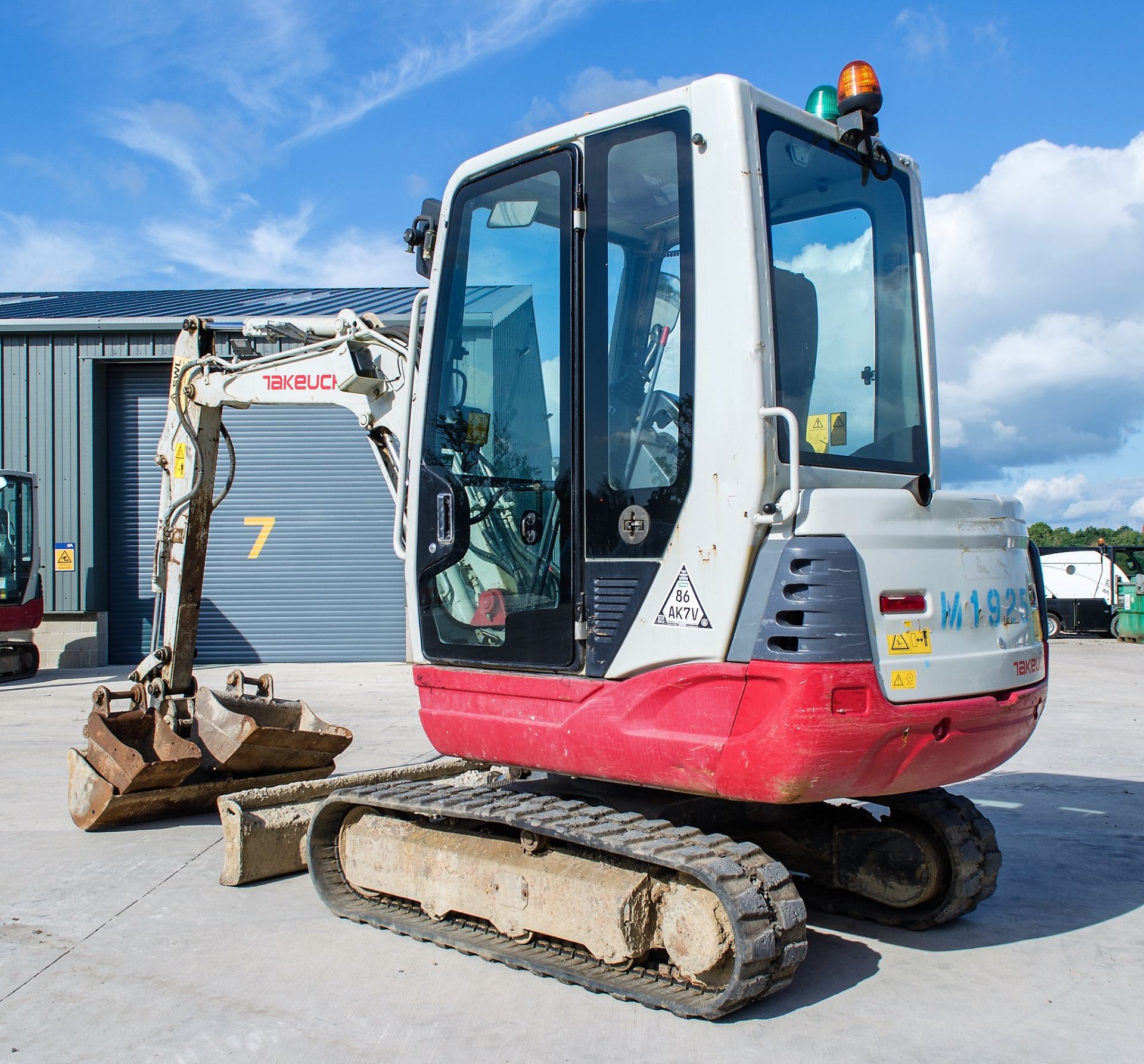 Takeuchi TB228 2.8 tonne rubber tracked mini excavator Year: 2015 S/N: 122804180 Recorded Hours: - Image 3 of 19