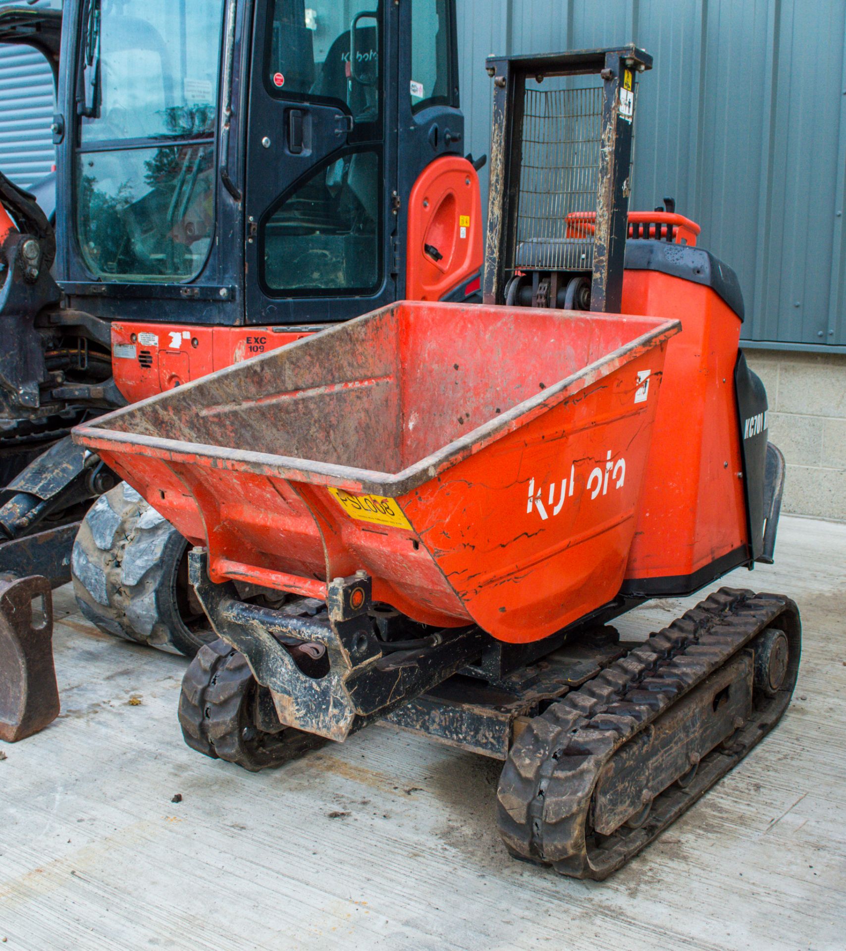 Kubota KC70V HD-4 0.7 tonne high-tip track dumper Year: 2017 S/N: 1PBK1 Recorded Hours: Clock not