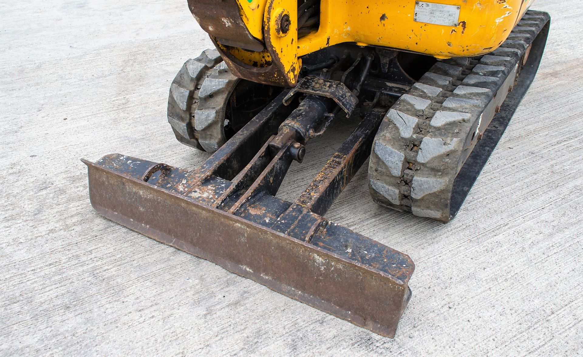 JCB 8016 CTS 1.5 tonne rubber tracked mini excavator Year: 2015 S/N: 2071738 Recorded Hours: 1882 - Image 11 of 20