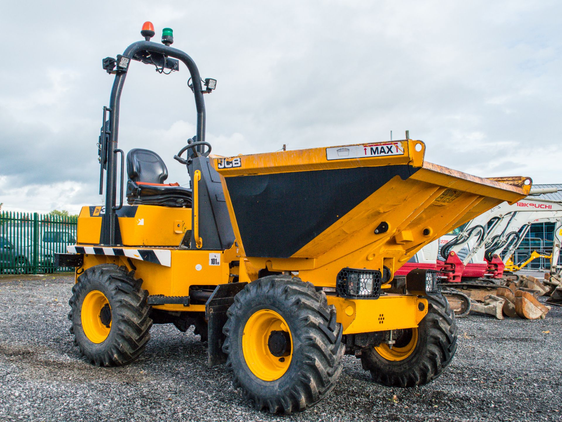 JCB 3T - 1 3 tonne swivel skip dumper  Year: 2019 S/N: 2780830 Recorded Hours: 668 c/w road light - Image 2 of 16