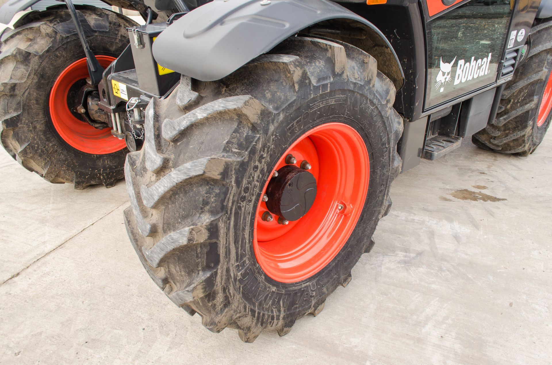 Bobcat TL 43.80 HF Agri 8 metre Agrispec telescopic handler Year: 2020 First registration date: 2021 - Image 13 of 25