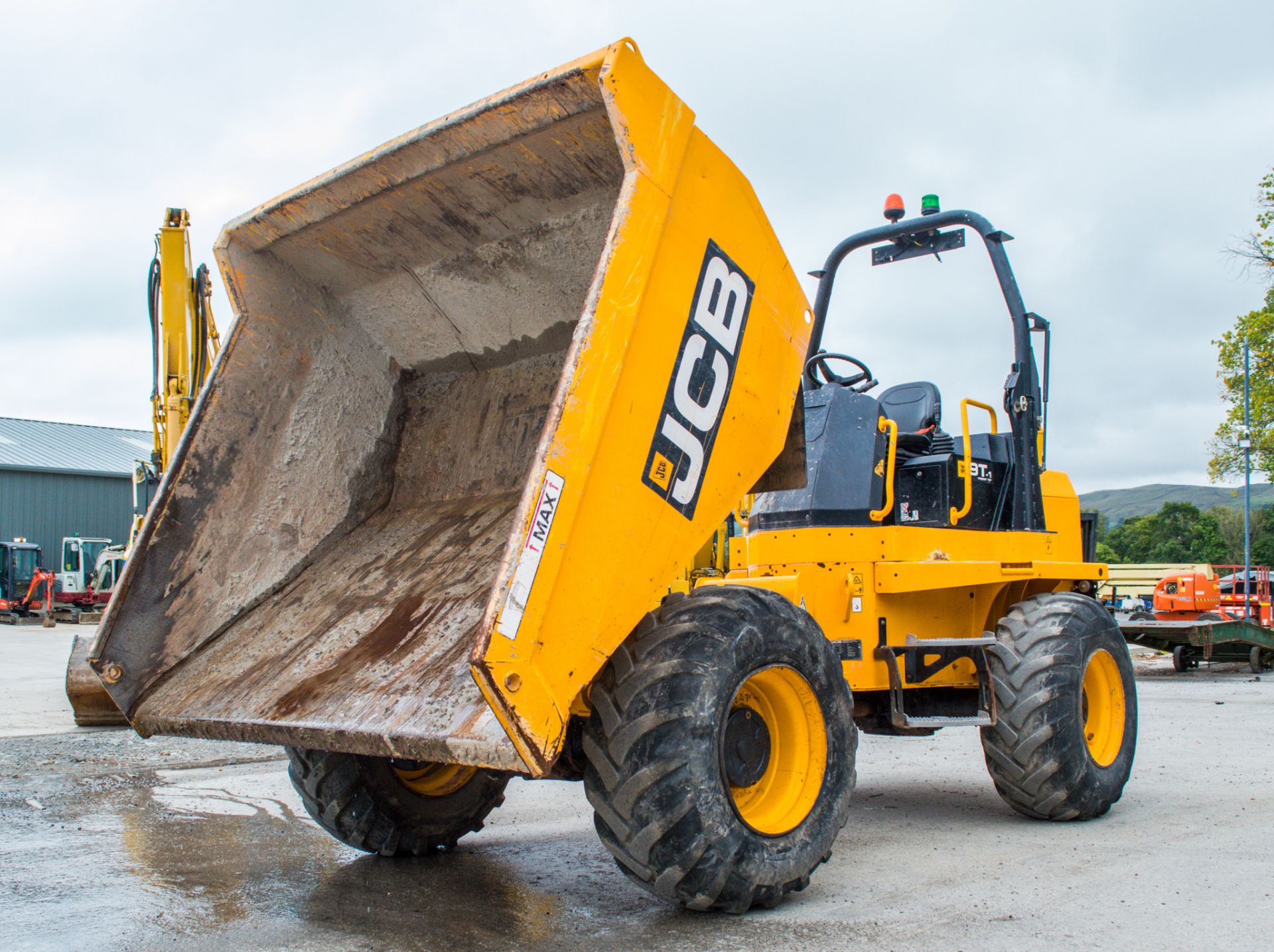 JCB 9T-1 9 tonne straight skip dumper  Year: 2018 S/N: 561853 Recorded Hours: 1307 - Image 13 of 19