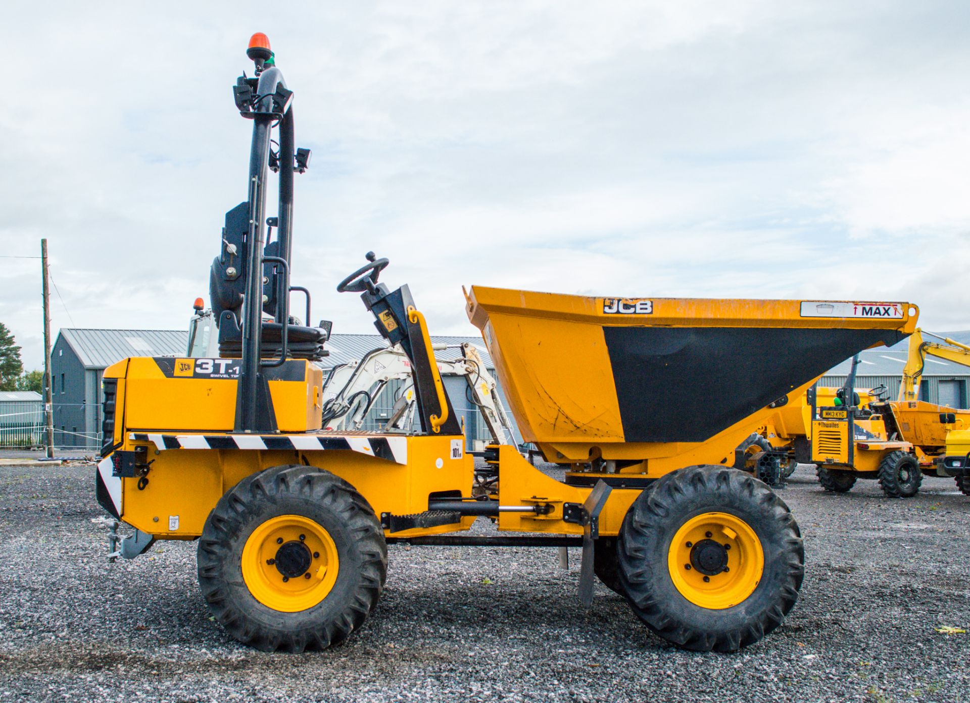 JCB 3T - 1 3 tonne swivel skip dumper  Year: 2019 S/N: 2780830 Recorded Hours: 668 c/w road light - Image 7 of 16