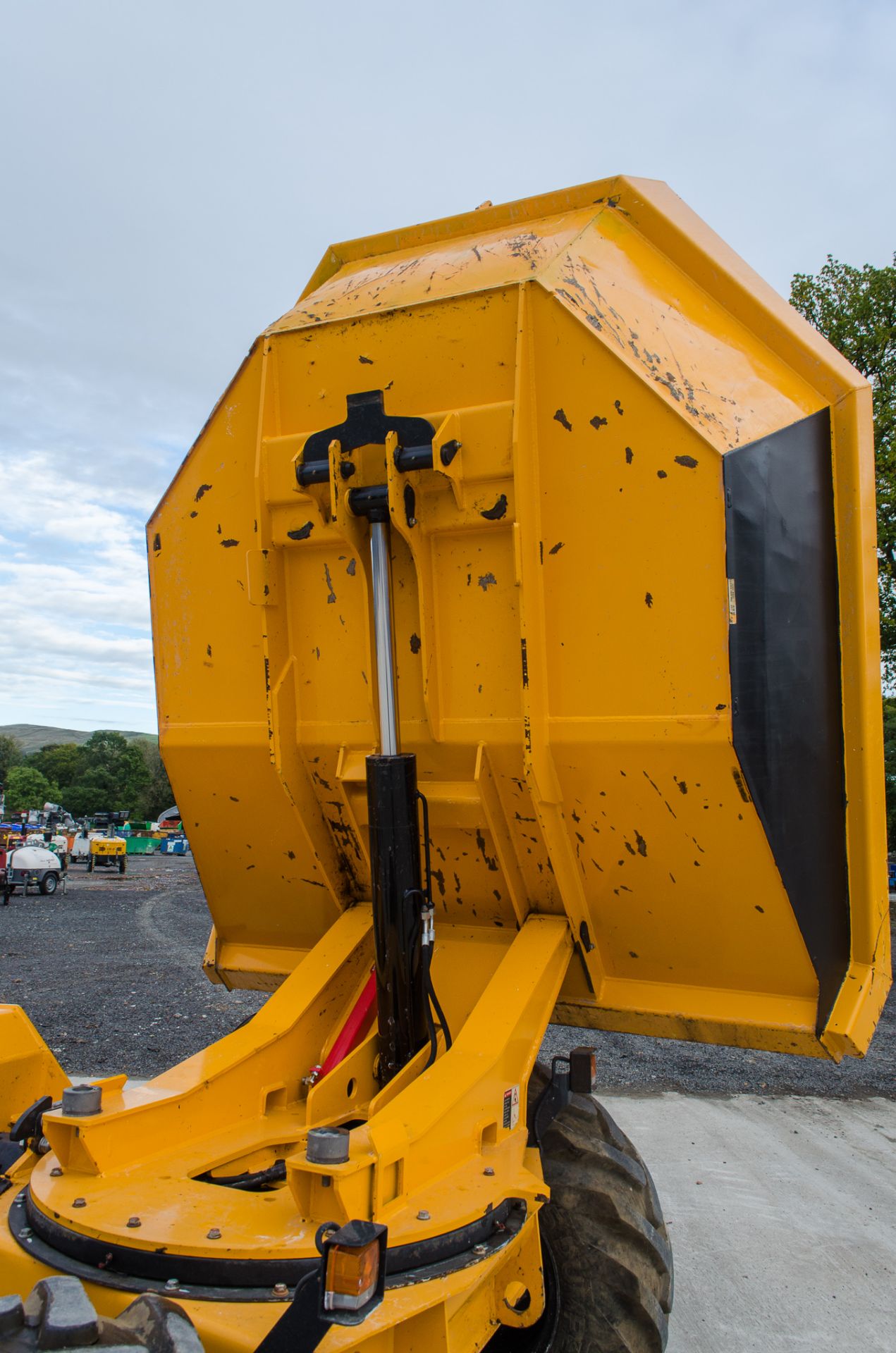 Thwaites 6 tonne swivel skip dumper Year: 2018 S/N: 3952 Recorded Hours: 805 c/w road light kit - Image 11 of 21