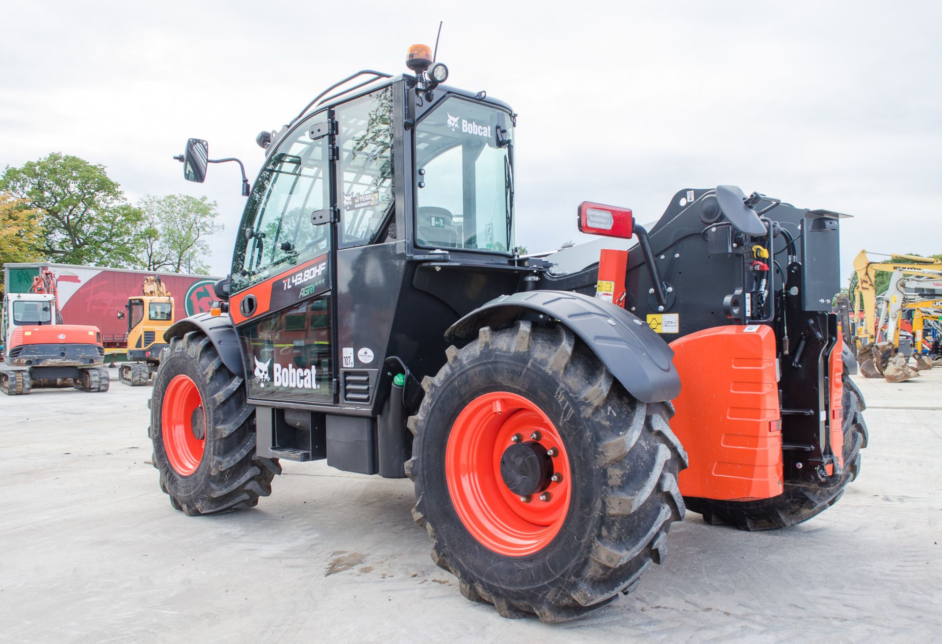 Bobcat TL 43.80 HF Agri 8 metre Agrispec telescopic handler Year: 2020 First registration date: 2021 - Image 4 of 25