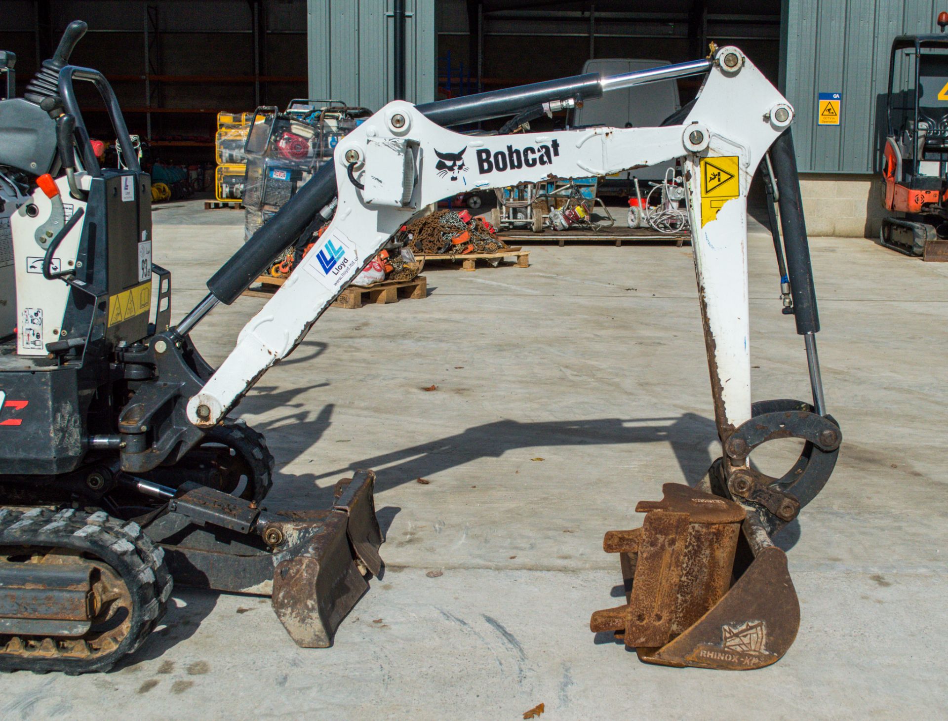 Bobcat E102 1 tonne rubber tracked micro excavator - Image 12 of 18