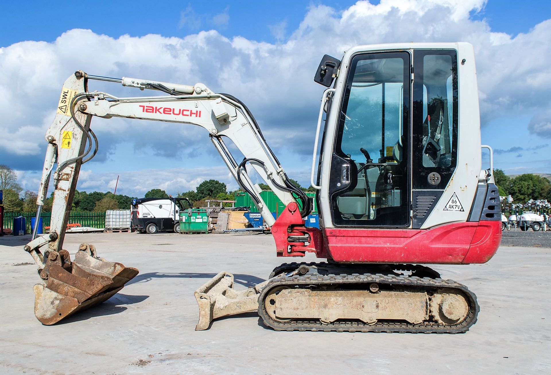 Takeuchi TB228 2.8 tonne rubber tracked mini excavator Year: 2015 S/N: 122804180 Recorded Hours: - Image 7 of 19