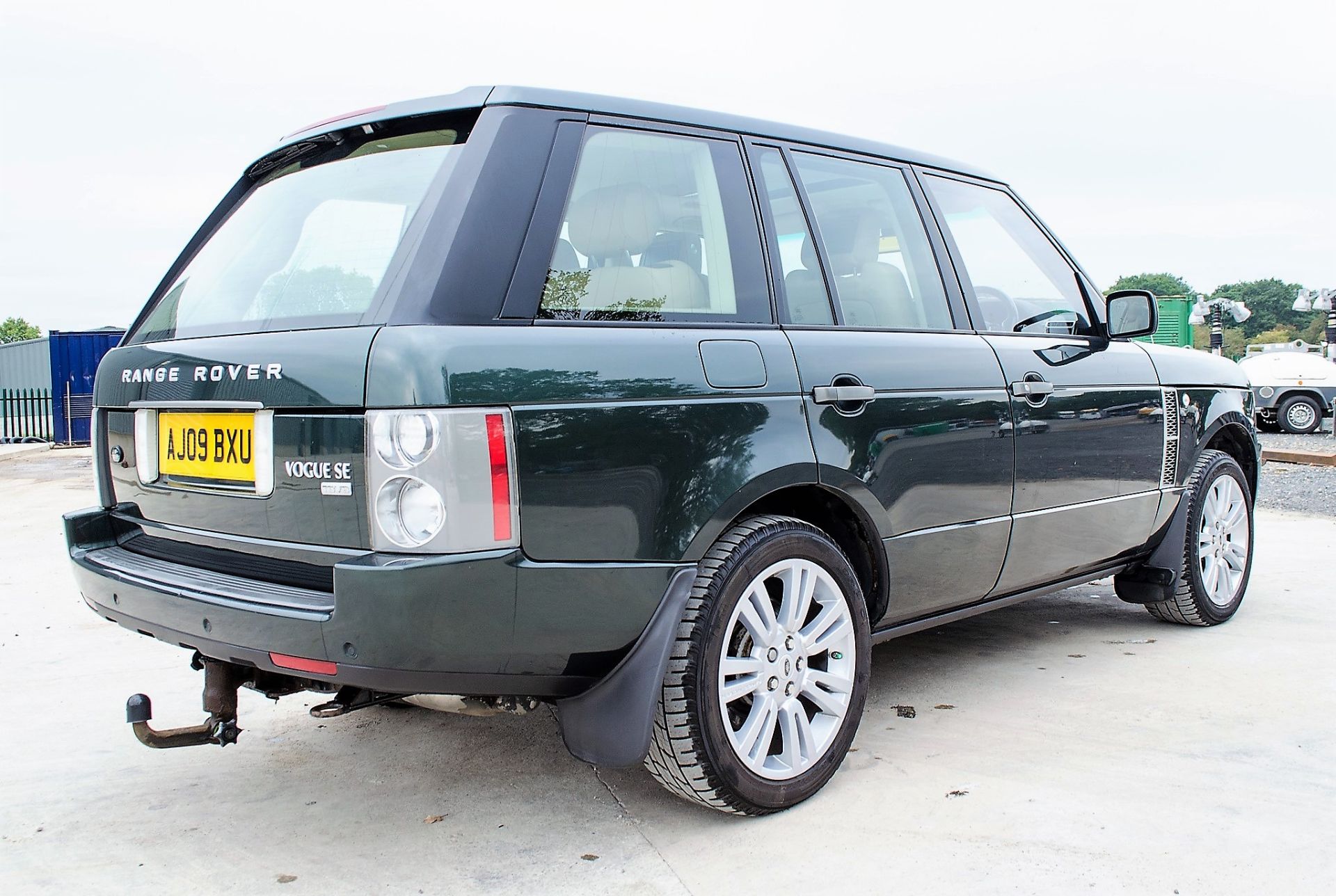 Range Rover Vogue SE TDV8 3.6 diesel 5 door 4wd estate car Registration Number: AJ09 BXU Date of - Image 3 of 33