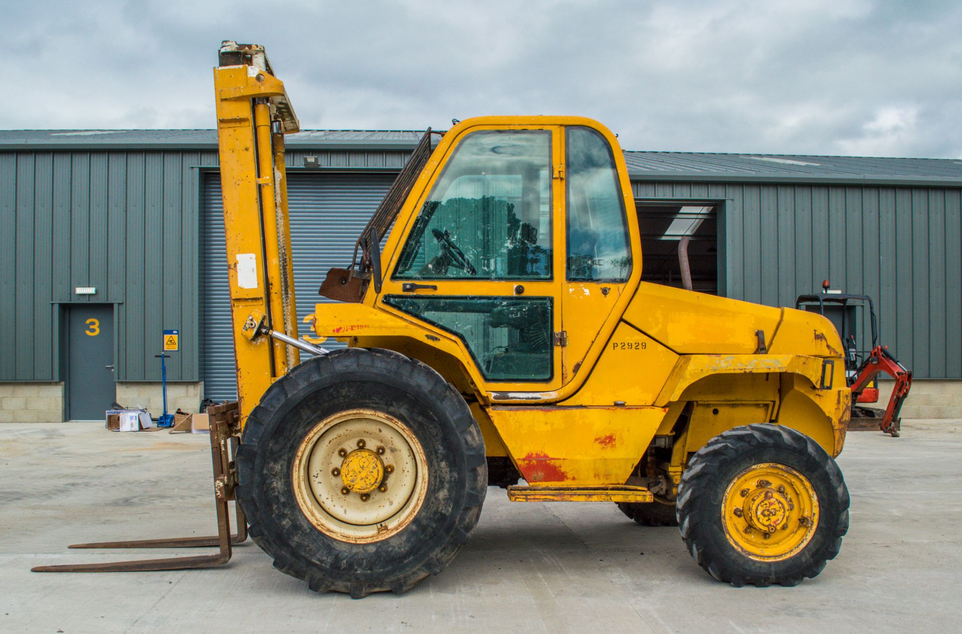 Manitou M26-4 rough terrain forklift Year; 1997 S/N: 123752 Recorded Hours: 4707 P2929 - Image 8 of 16