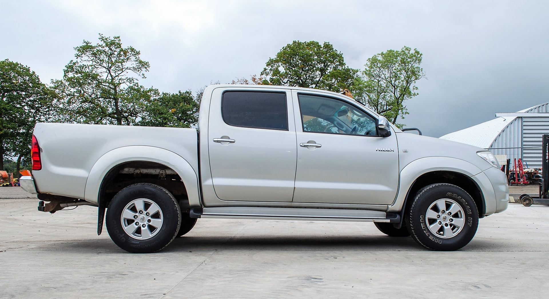 Toyota Hi-Lux 2.5 D4-D 144 HL3 double cab diesel 4wd pick up  Reg No: YT10 CME  Date of - Image 7 of 26