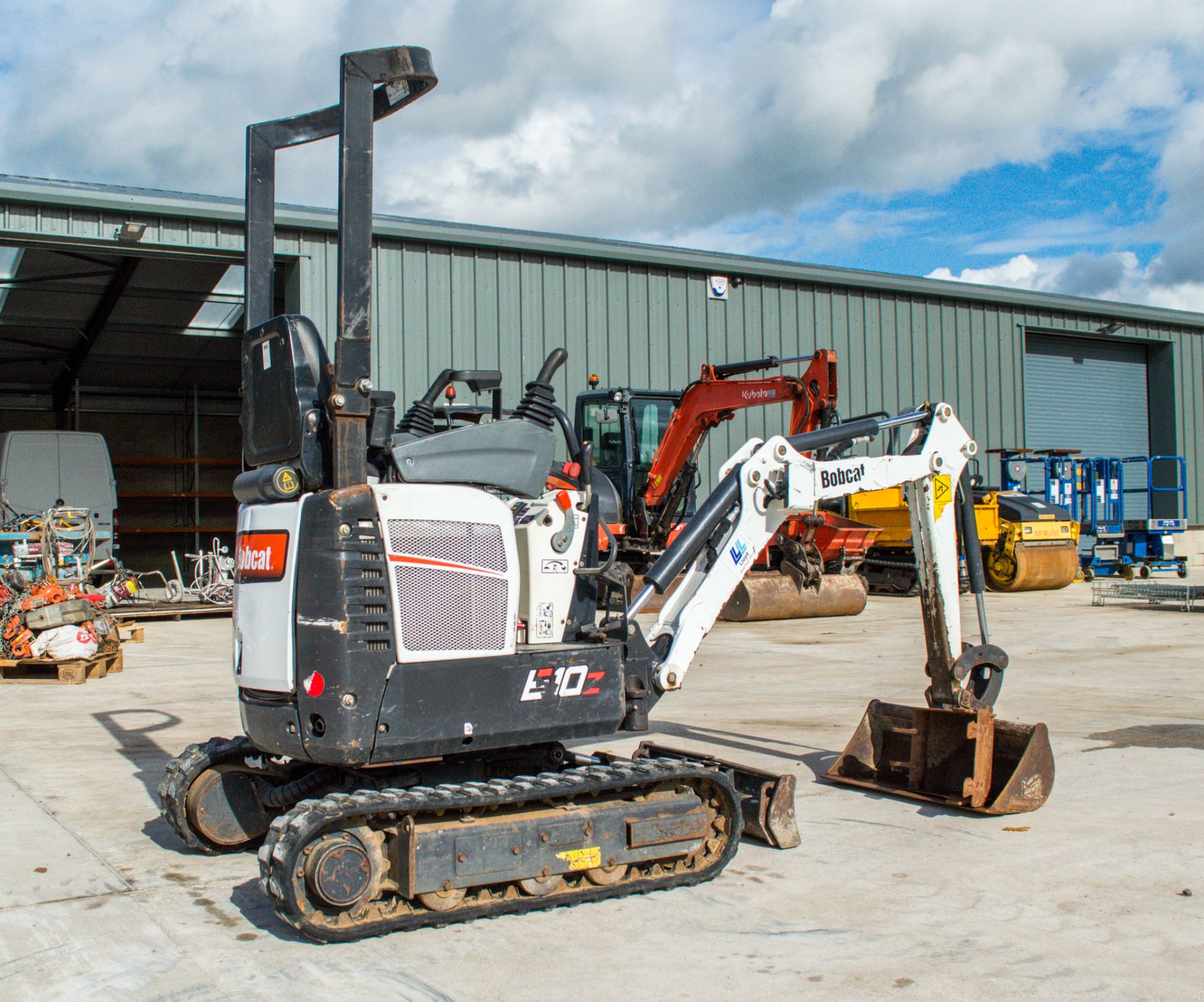 Bobcat E102 1 tonne rubber tracked micro excavator - Image 3 of 18