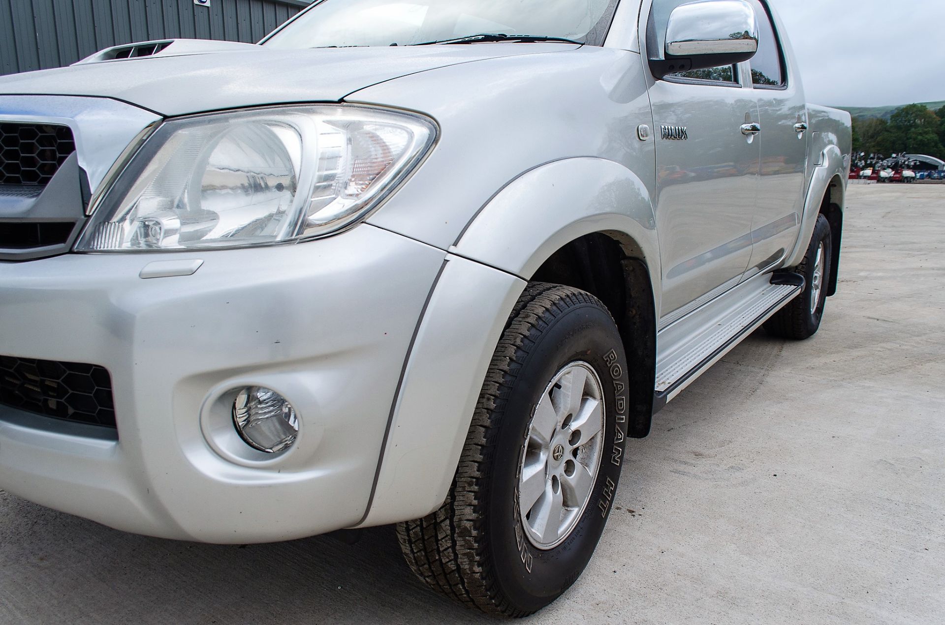 Toyota Hi-Lux 2.5 D4-D 144 HL3 double cab diesel 4wd pick up  Reg No: YT10 CME  Date of - Image 9 of 26