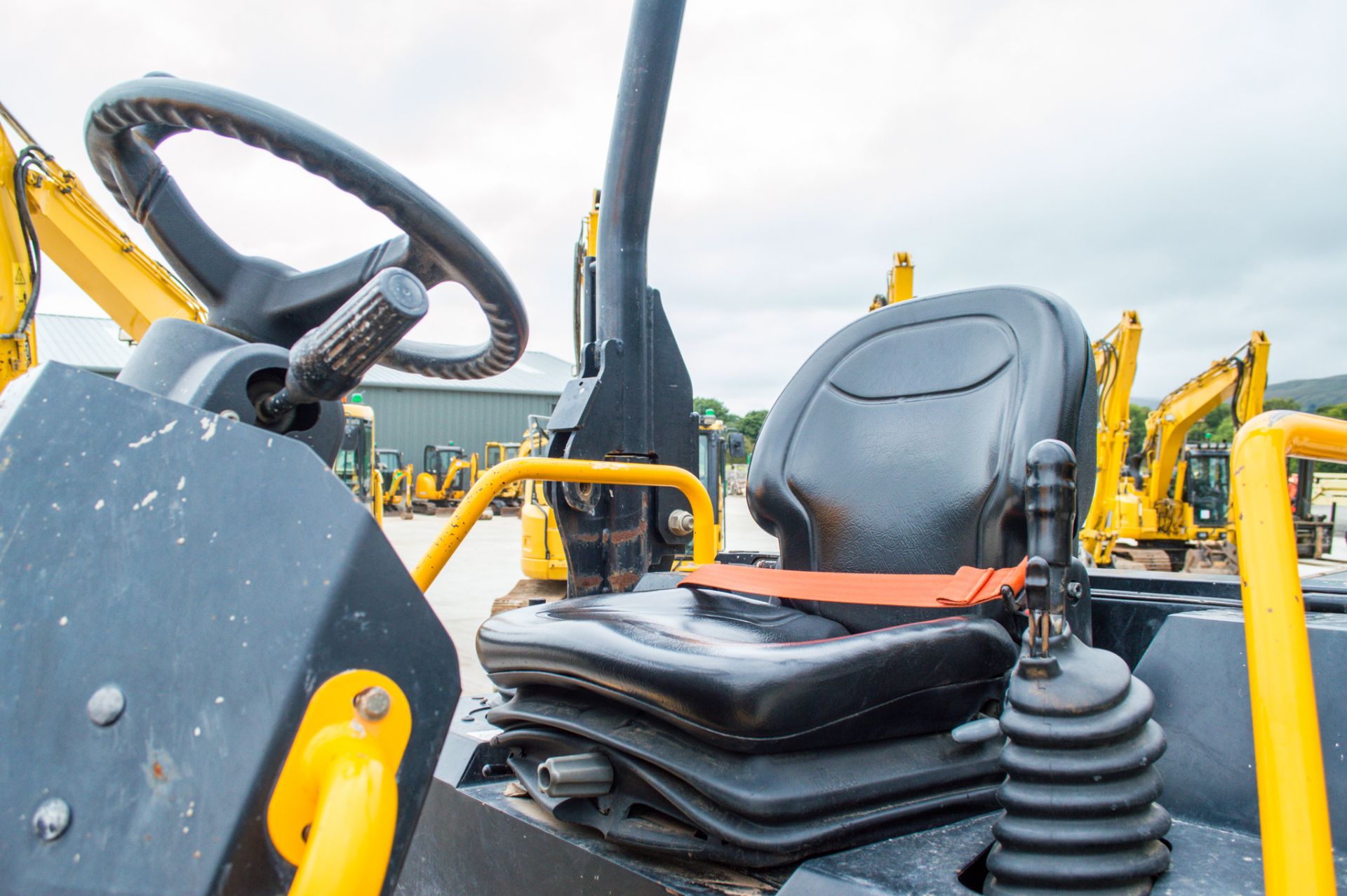 JCB 9T-1 9 tonne straight skip dumper  Year: 2018 S/N: 561853 Recorded Hours: 1307 - Image 18 of 19