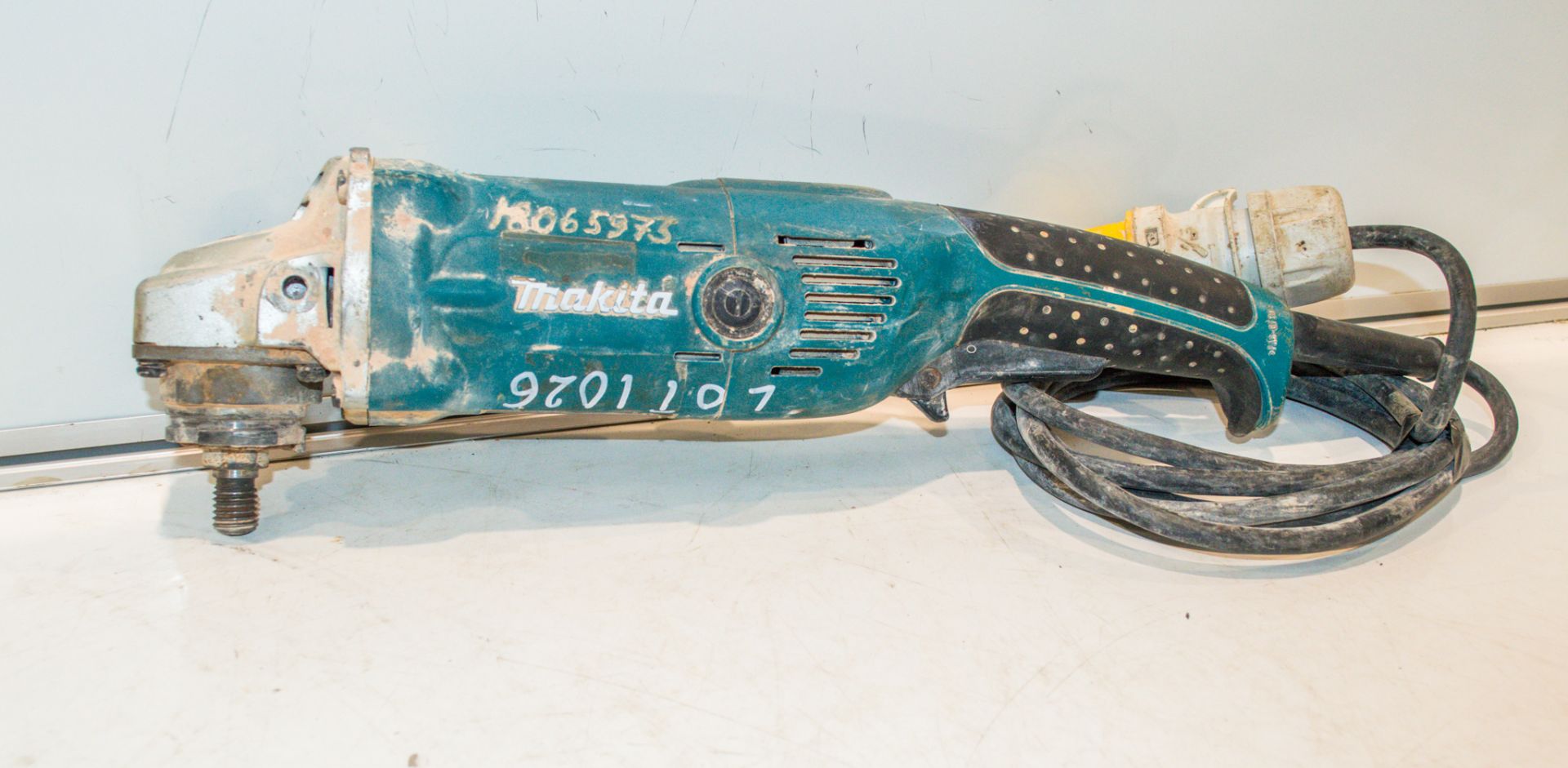 Makita GA5021 110v angle grinder 18065973 CO