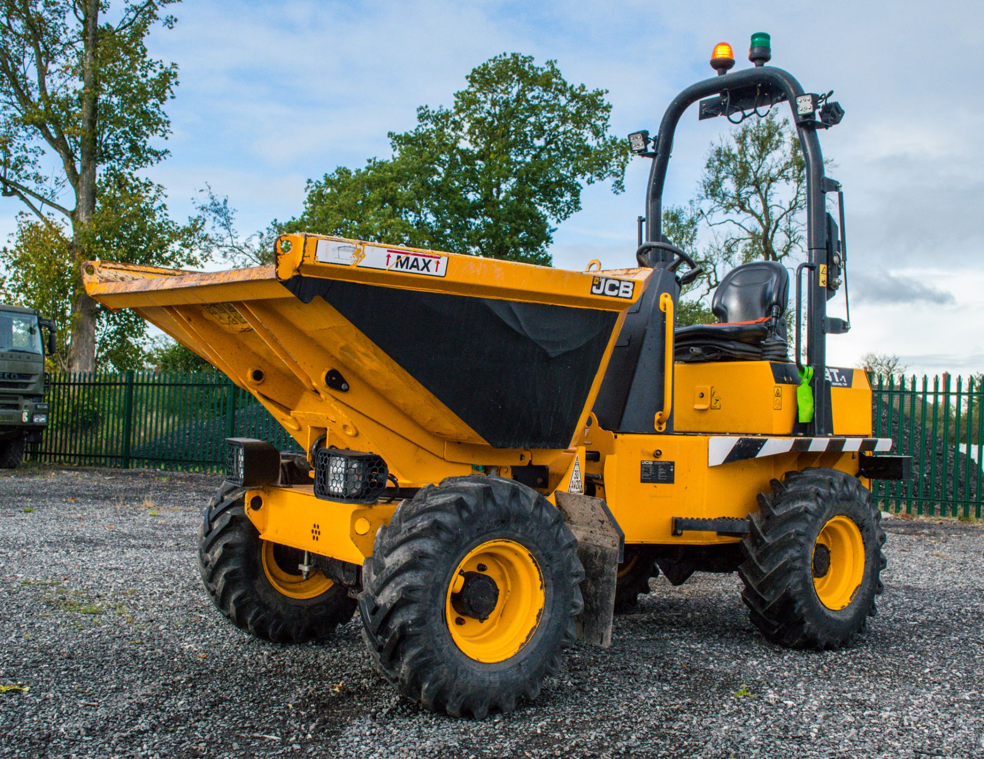 JCB 3T - 1 3 tonne swivel skip dumper  Year: 2019 S/N: 2780830 Recorded Hours: 668 c/w road light