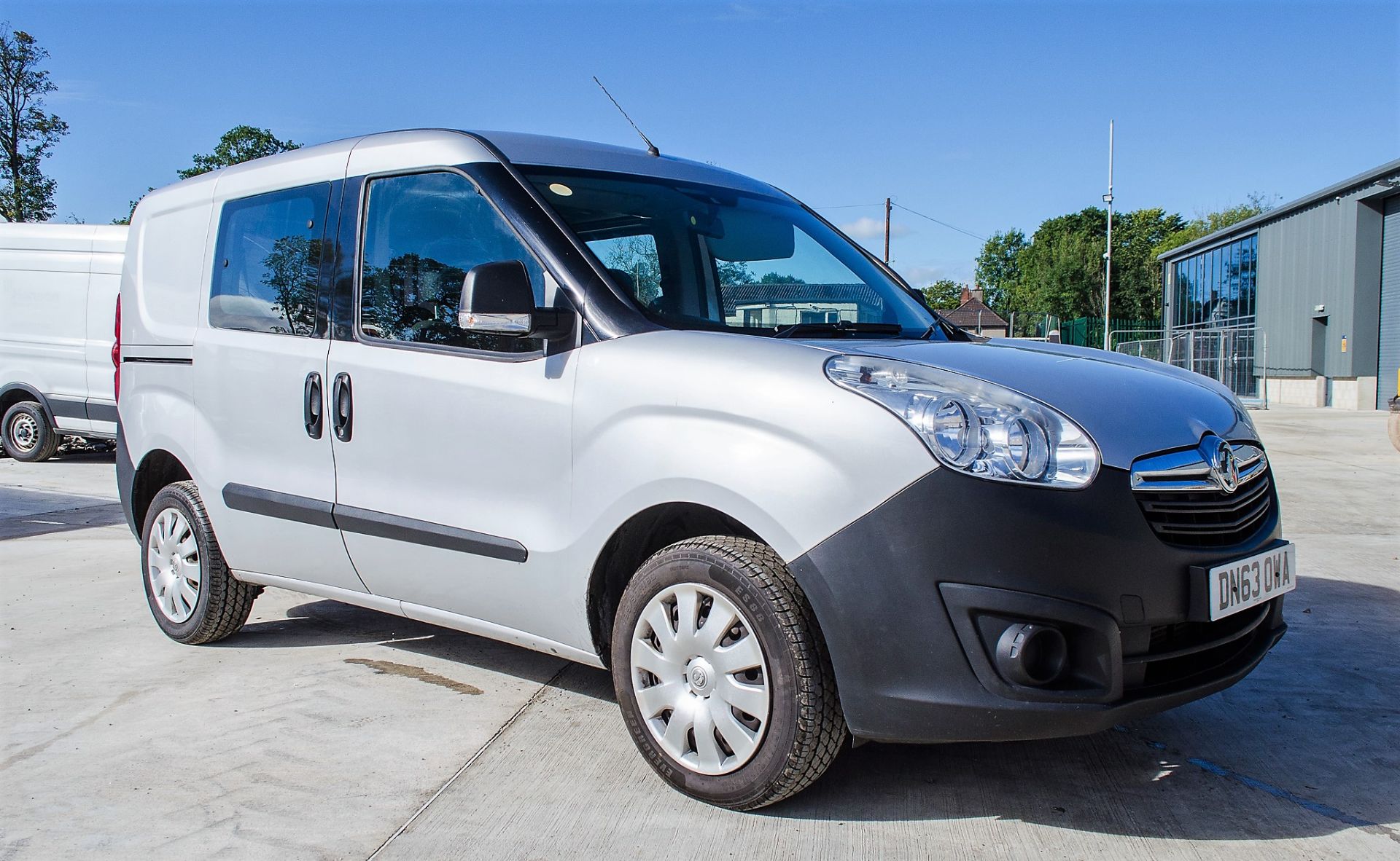 Vauxhall Combo 2300 1.3 CDTi Eco Flex glazed crew van Registration Number: DN63 OWA Date of - Image 2 of 25