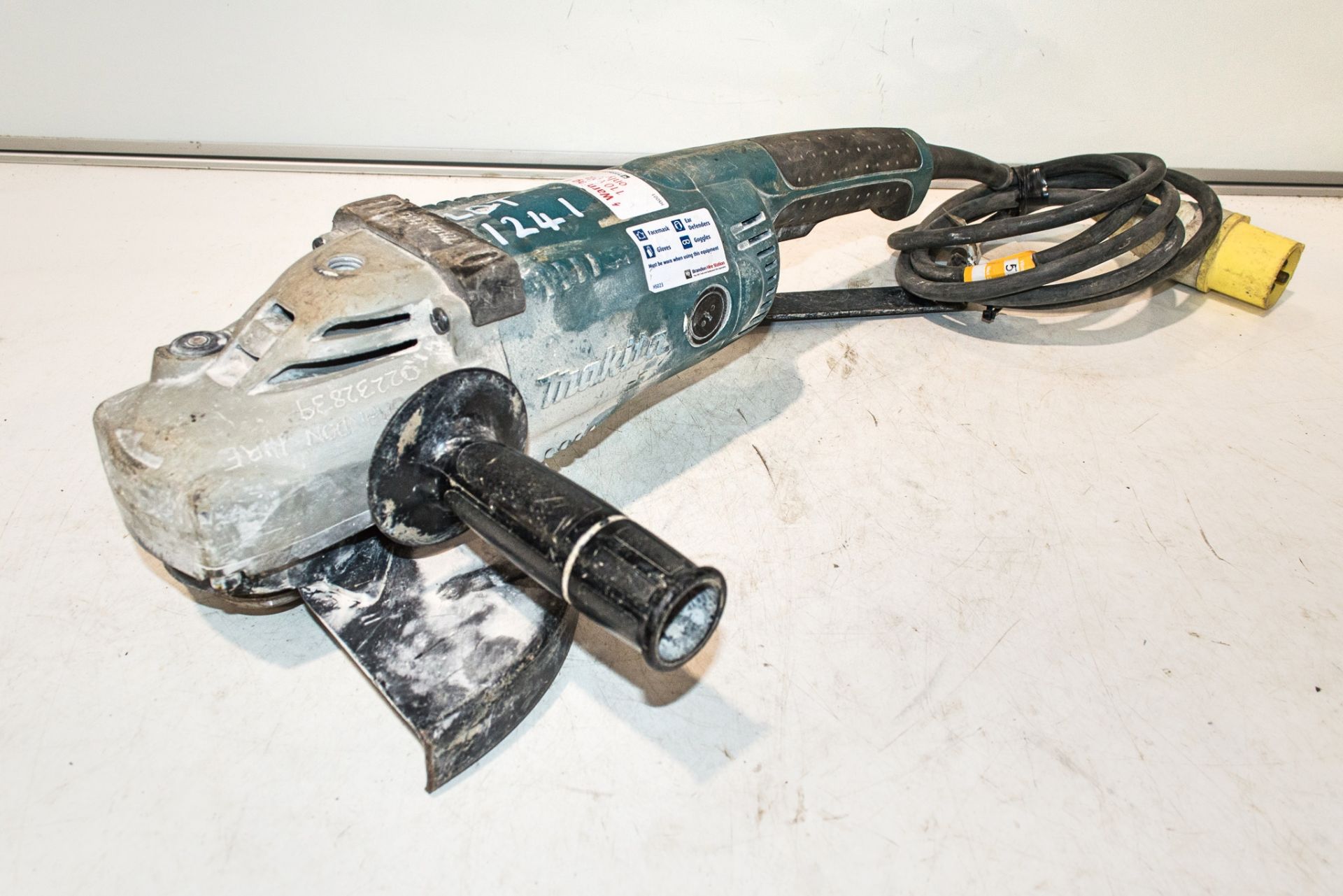 Makita GA9020 110v angle grinder 02232839