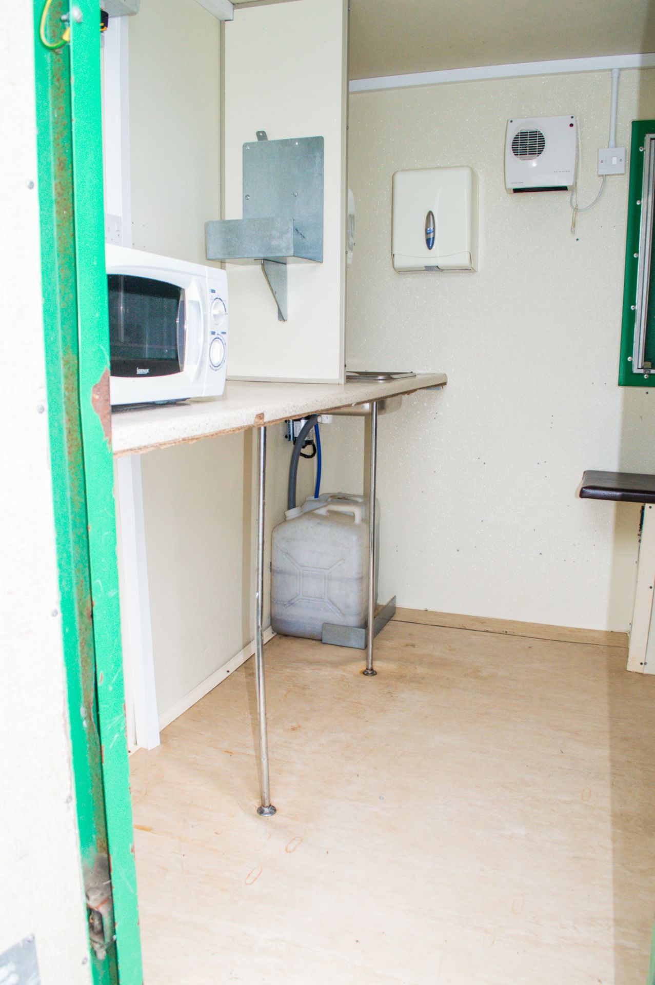Ground Hog 12' by 8' fast tow self lowering welfare unit c/w canteen area, toilet room, generator - Image 10 of 13