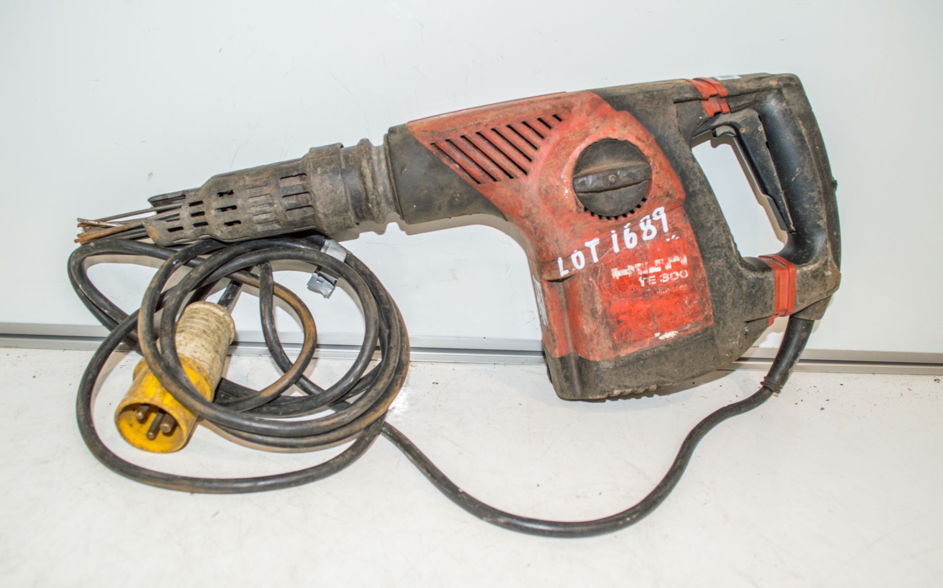 Hilti TE300 110v needle gun