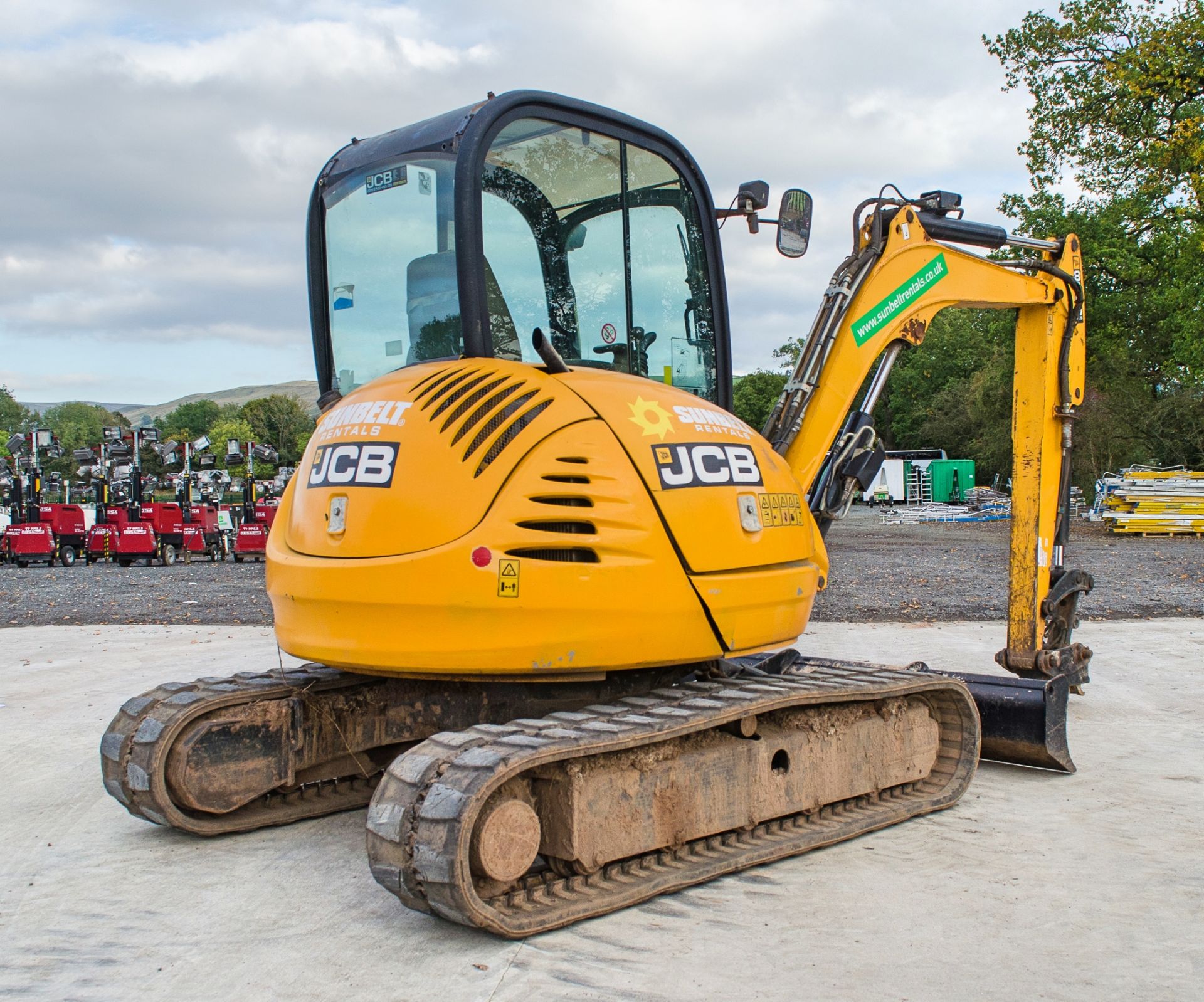 JCB 8055 5.5 tonne rubber tracked mini excavator  Year: 2013  S/N: 2060473 Recorded Hours: 2698 - Image 3 of 21