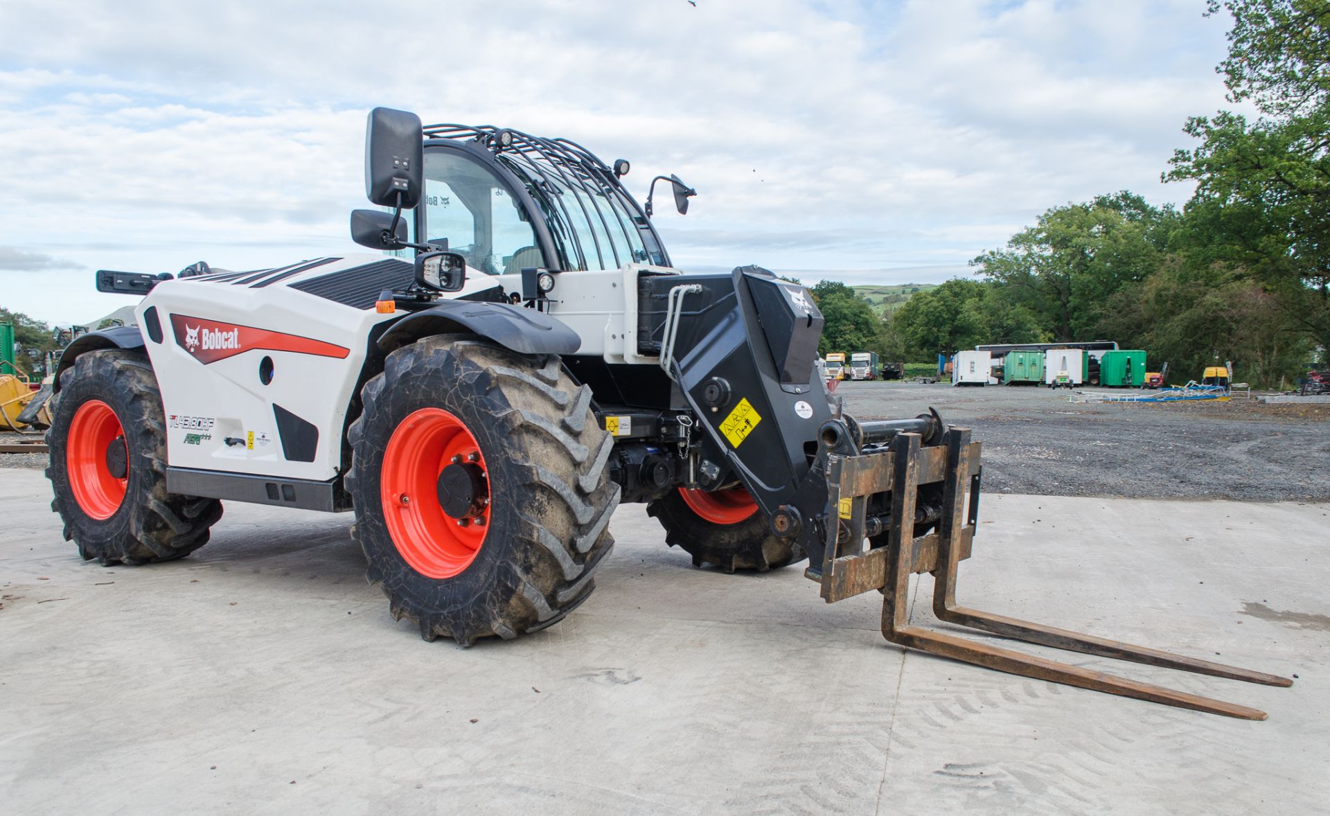 Bobcat TL 43.80 HF Agri 8 metre Agrispec telescopic handler Year: 2020 First registration date: 2021 - Image 2 of 25