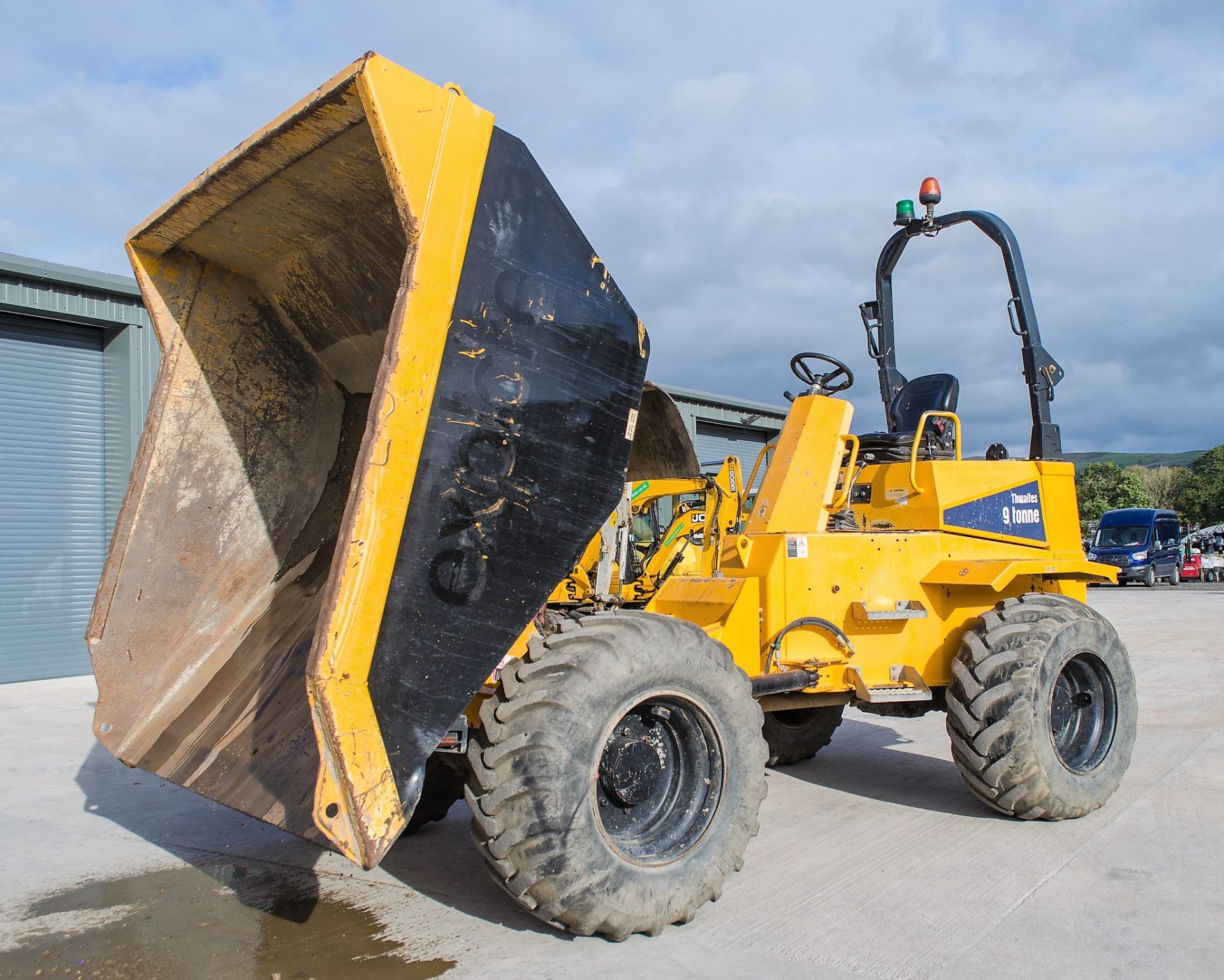 Thwaites 9 tonne straight skip dumper Year: 2018 S/N: 2E1993 Recorded Hours: 1315 ** This lot is not - Image 9 of 21