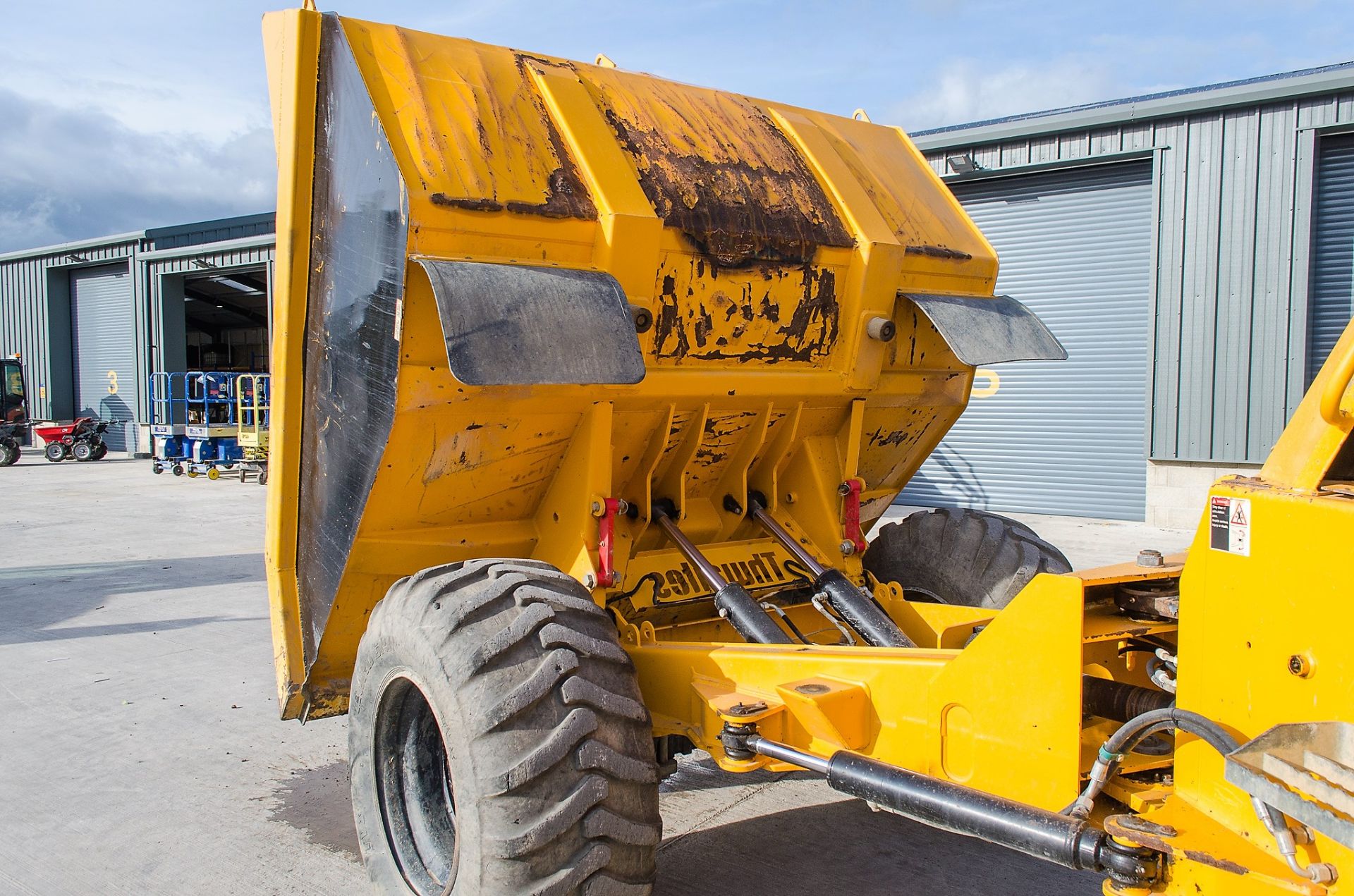 Thwaites 9 tonne straight skip dumper Year: 2018 S/N: 2E1993 Recorded Hours: 1315 ** This lot is not - Image 10 of 21