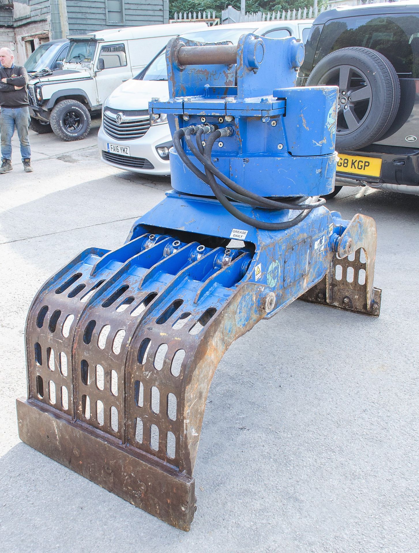 McQuaid Engineering hydraulic selector grab to suit 13 tonne machine - Image 2 of 6