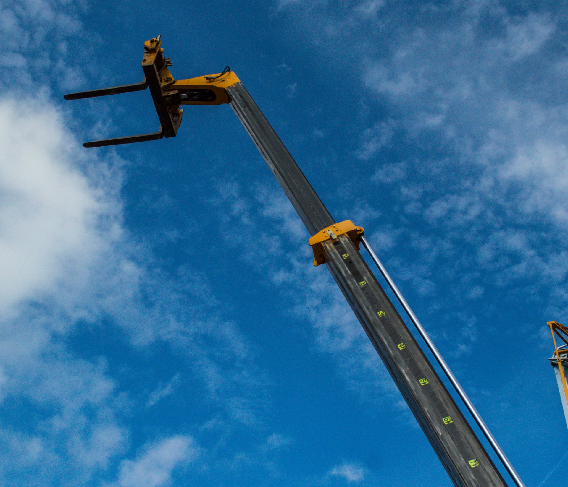 JCB 540 - 140 14 metre telescopic handler   Year: 2016 S/N: 2462658 Recorded Hours: 5434 Auxillary - Image 19 of 23