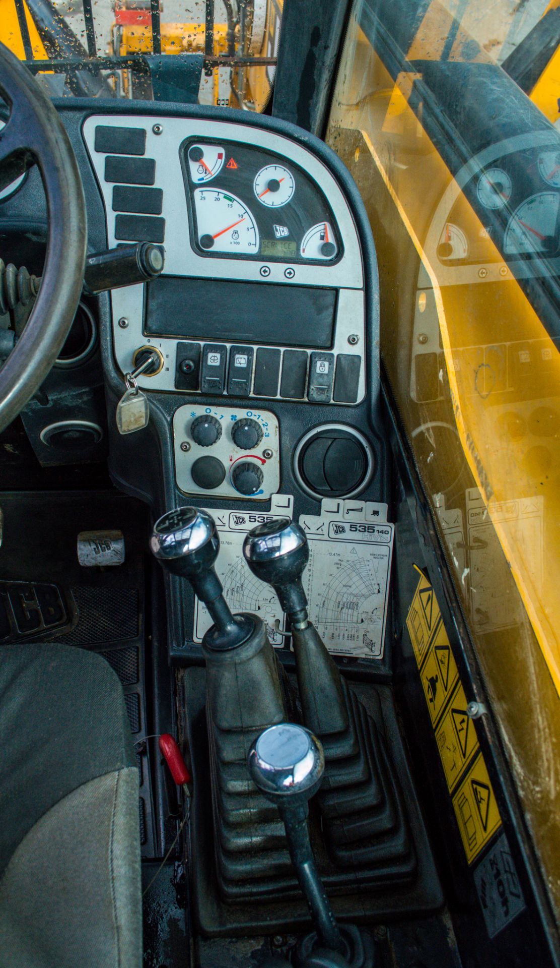 JCB 535 - 140 14 metre telescopic handler   Year: 2011 S/N: 01527306 Recorded Hours: 4281 - Image 22 of 25